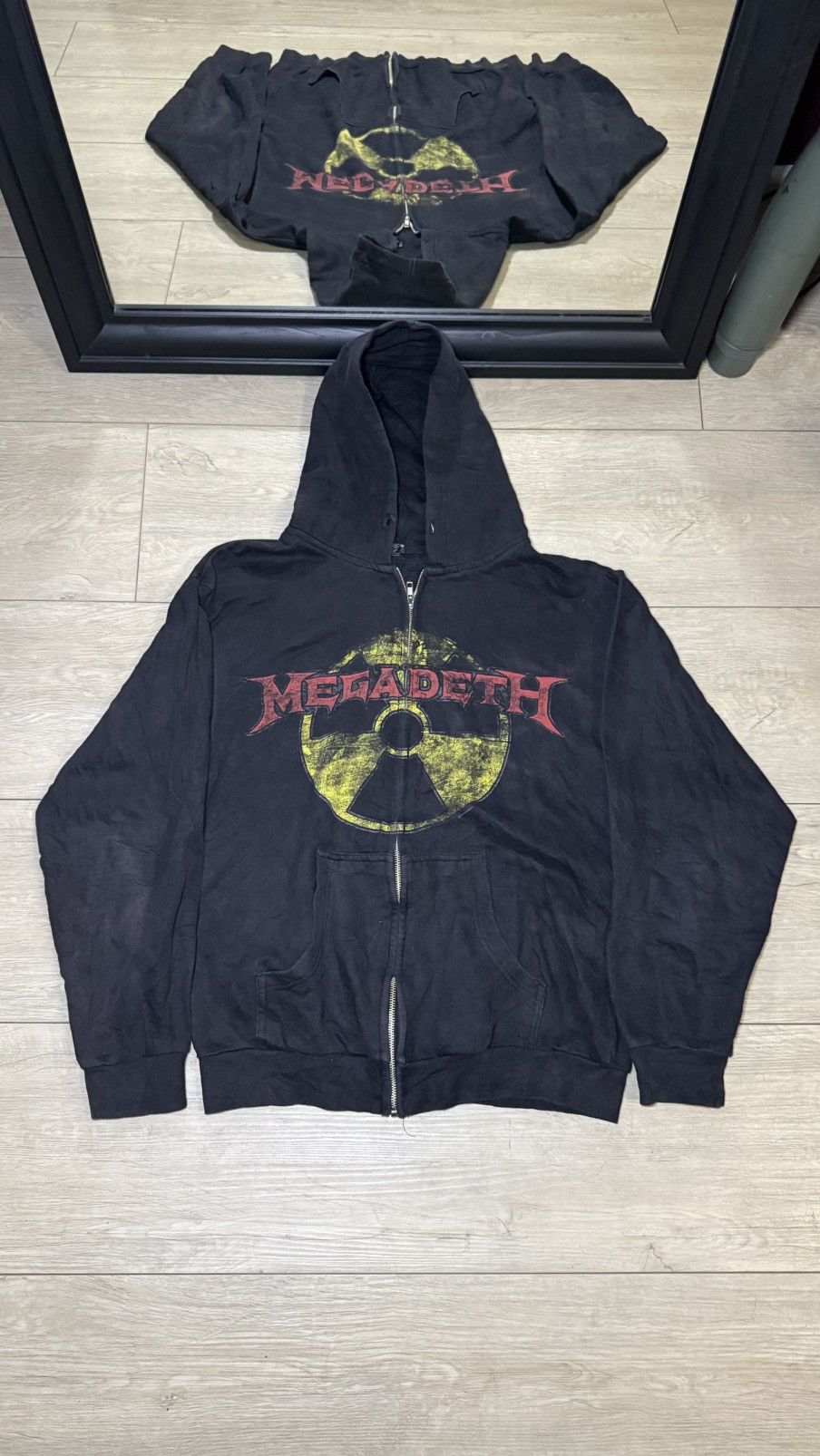 Tultex Gears of Wars Zip up | Grailed