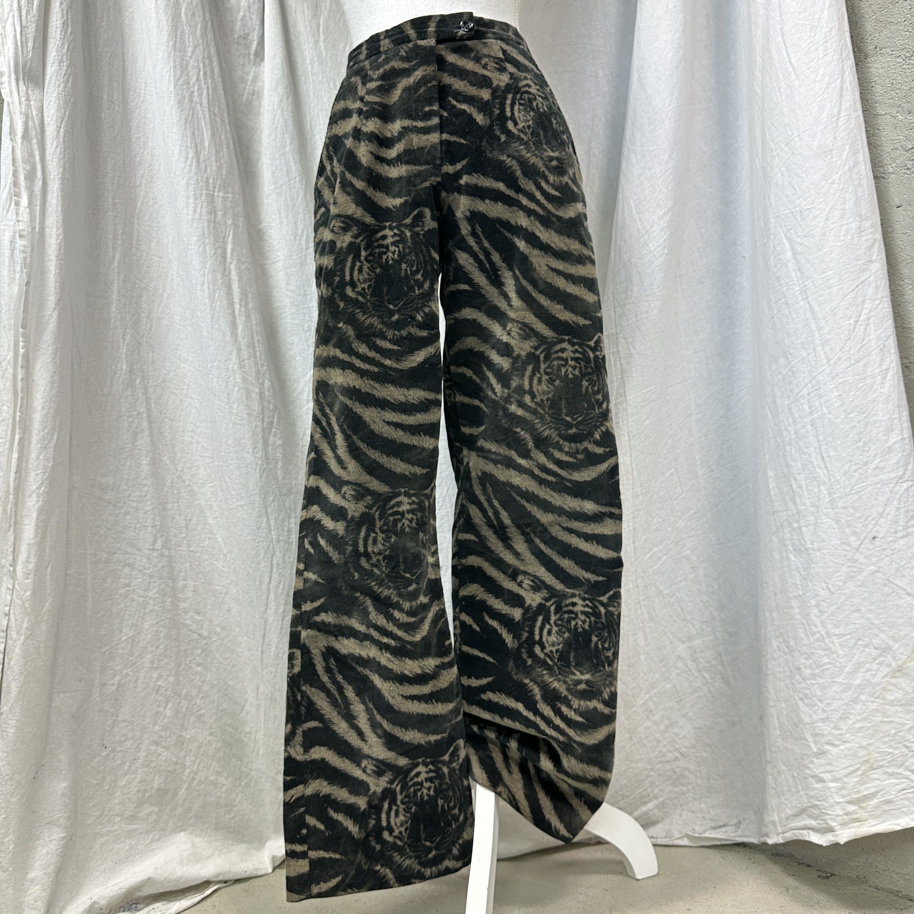 Vintage Vintage Avant Garde Corduoy Tiger Print Pants Y2K Size 25" / US 0 / IT 36 - 2 Thumbnail