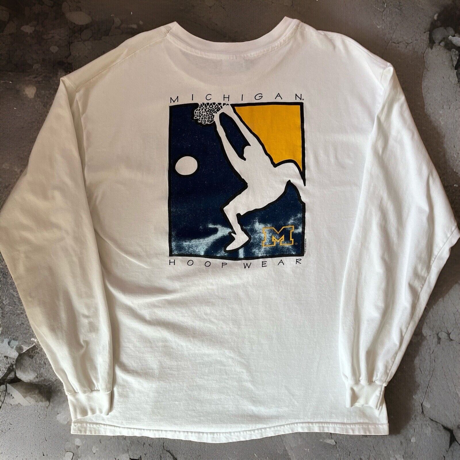 Vintage Vintage Michigan Wolverines Basketball Shirt XL White 90s Size US XL / EU 56 / 4 - 1 Thumbnail