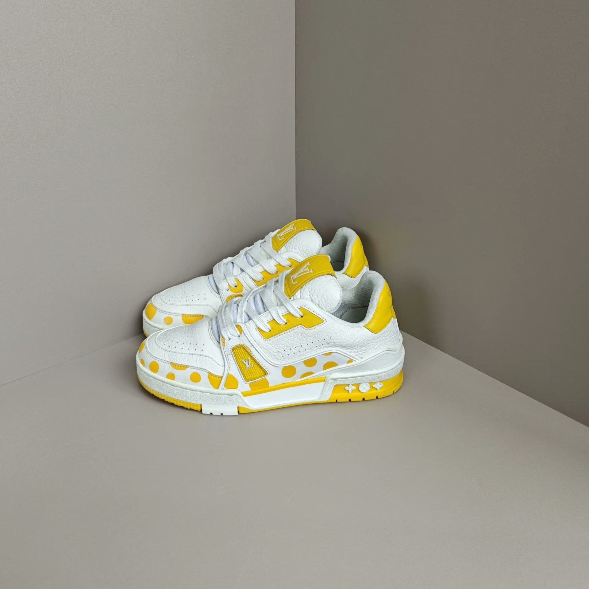 Louis Vuitton Louis Vuitton Training Yellow Lowtop Sneakers us_7 Women Size US 7 / IT 37 - 1 Thumbnail