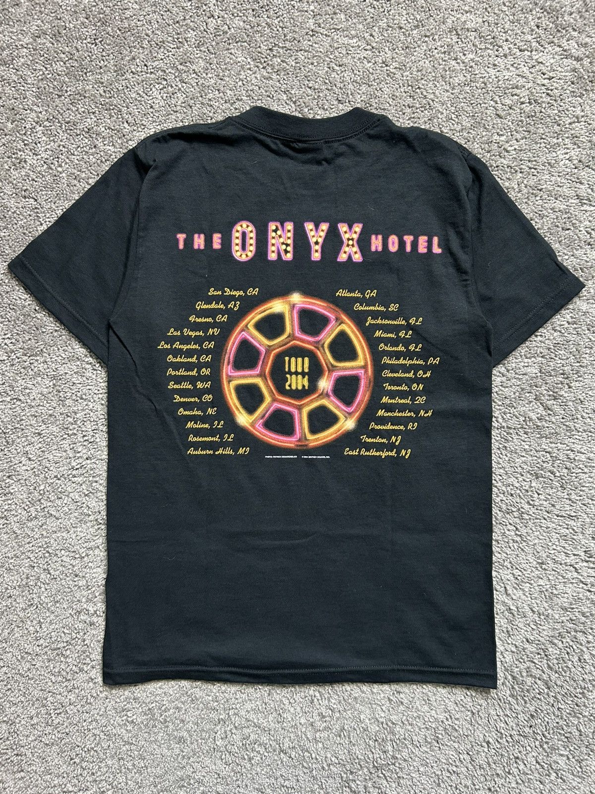 Vintage Vintage Y2K Britney Spears Onyx Hotel Tee Anvil Dated 2004 Size US S / EU 44-46 / 1 - 7 Thumbnail