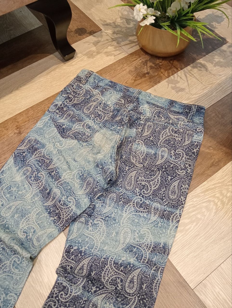 5351 POUR LES HOMMES 5351 POUR LES HOMMES JAPAN BLUE PAISLEY FLARED DENIM PANTS Size US 31 - 13 Thumbnail