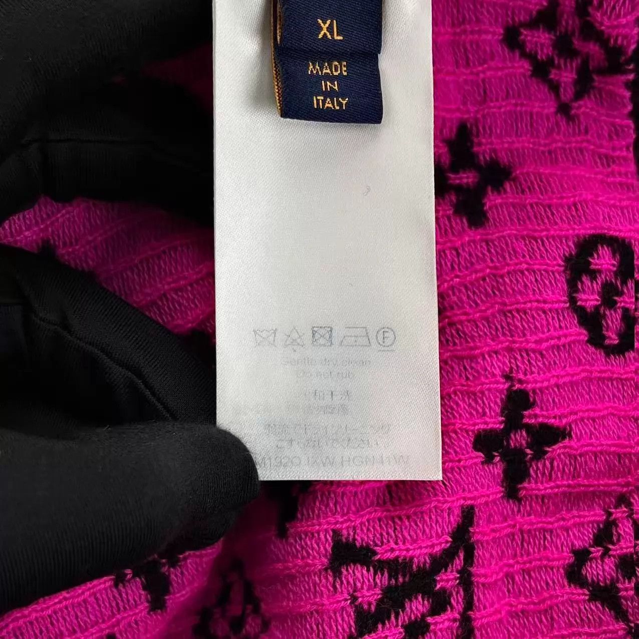 Louis Vuitton LV Pink/Black 3D back monogram cashmere sweater XL unisex Size US XL / EU 56 / 4 - 5 Thumbnail
