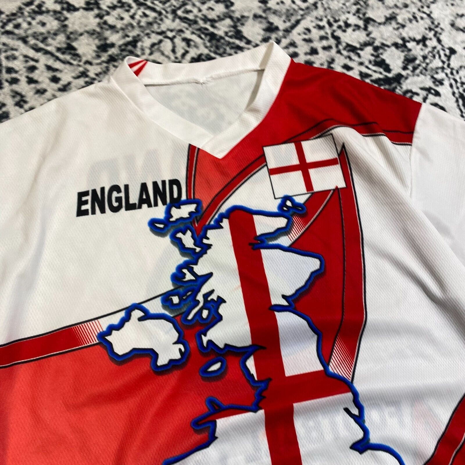 Vintage Vintage White Red Polyester T-Shirt Size XL England Football Size US XL / EU 56 / 4 - 8 Thumbnail