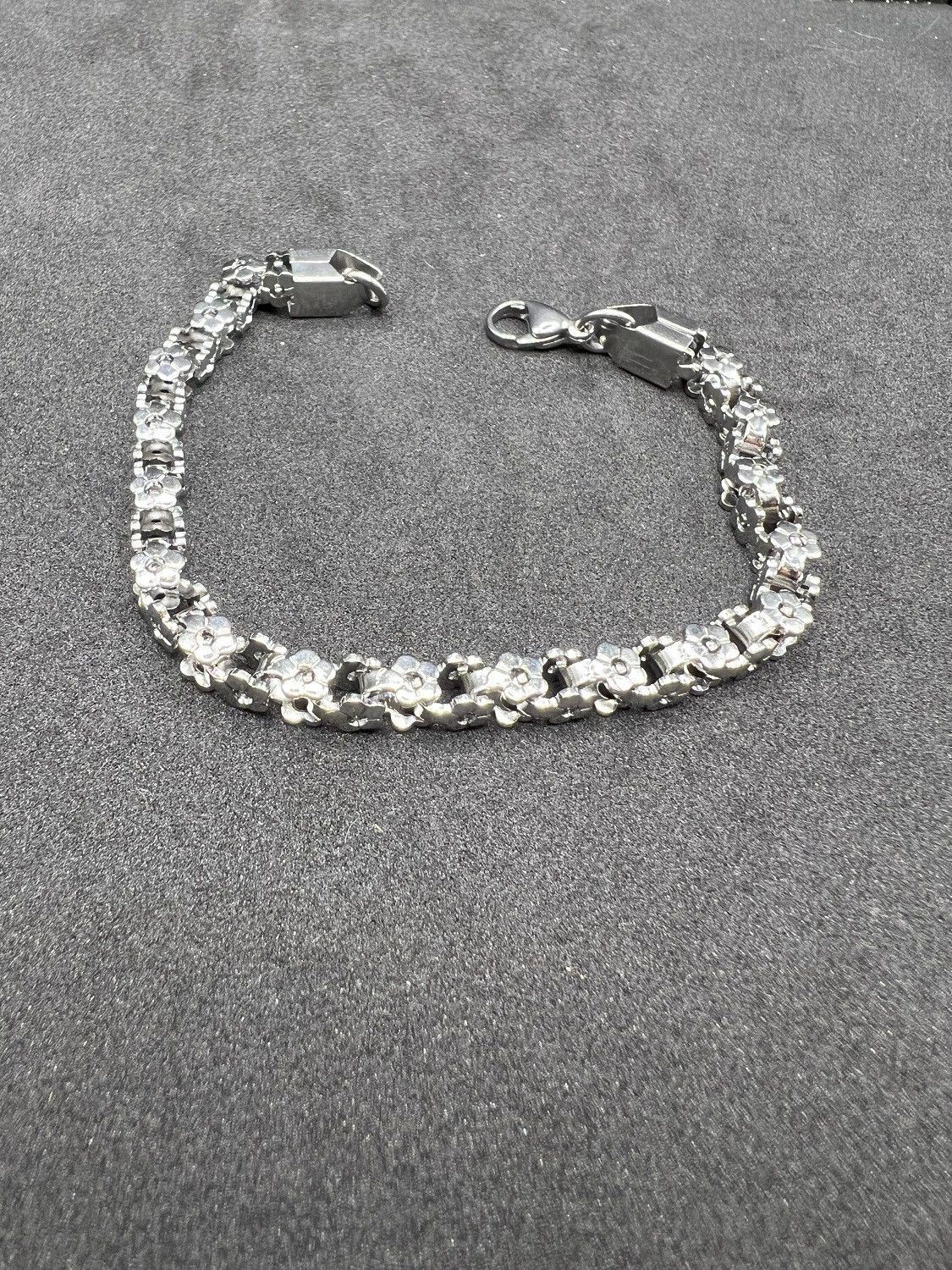 Jewelry Flower Stainless Steel Chain Bracelet Size ONE SIZE - 2 Thumbnail