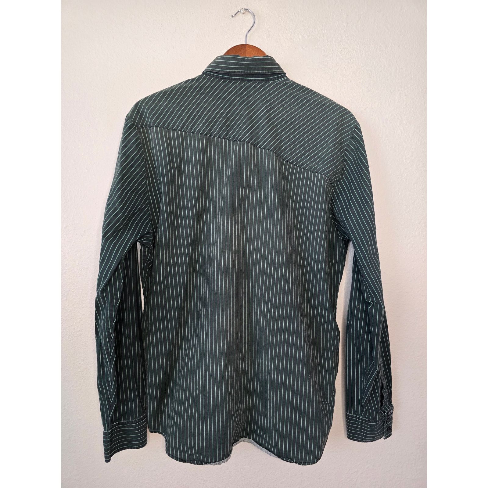 Other Volcom Button Up Large Shirt Pinstripe Casual Black Skater Size US L / EU 52-54 / 3 - 5 Thumbnail