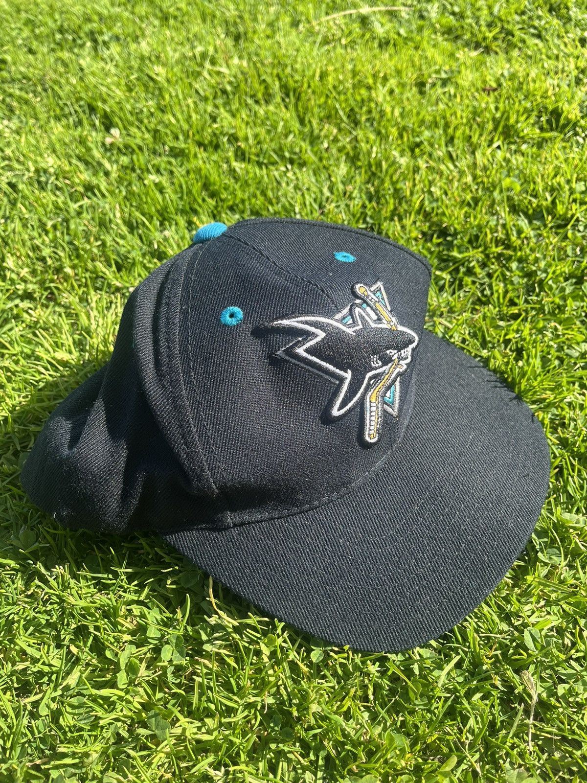NHL × Vintage Vintage San Jose Sharks Hat Size ONE SIZE - 1 Thumbnail