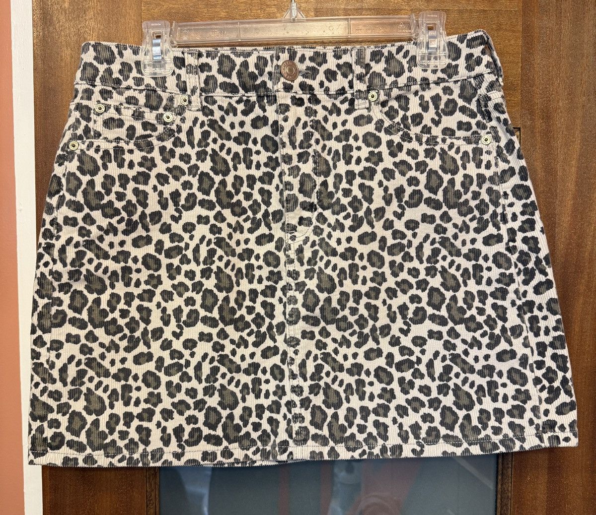 American Eagle Outfitters American Eagle Leopard Print Stretch Corduroy Mini Skirt Size 30" / US 8 / IT 44 - 1 Thumbnail