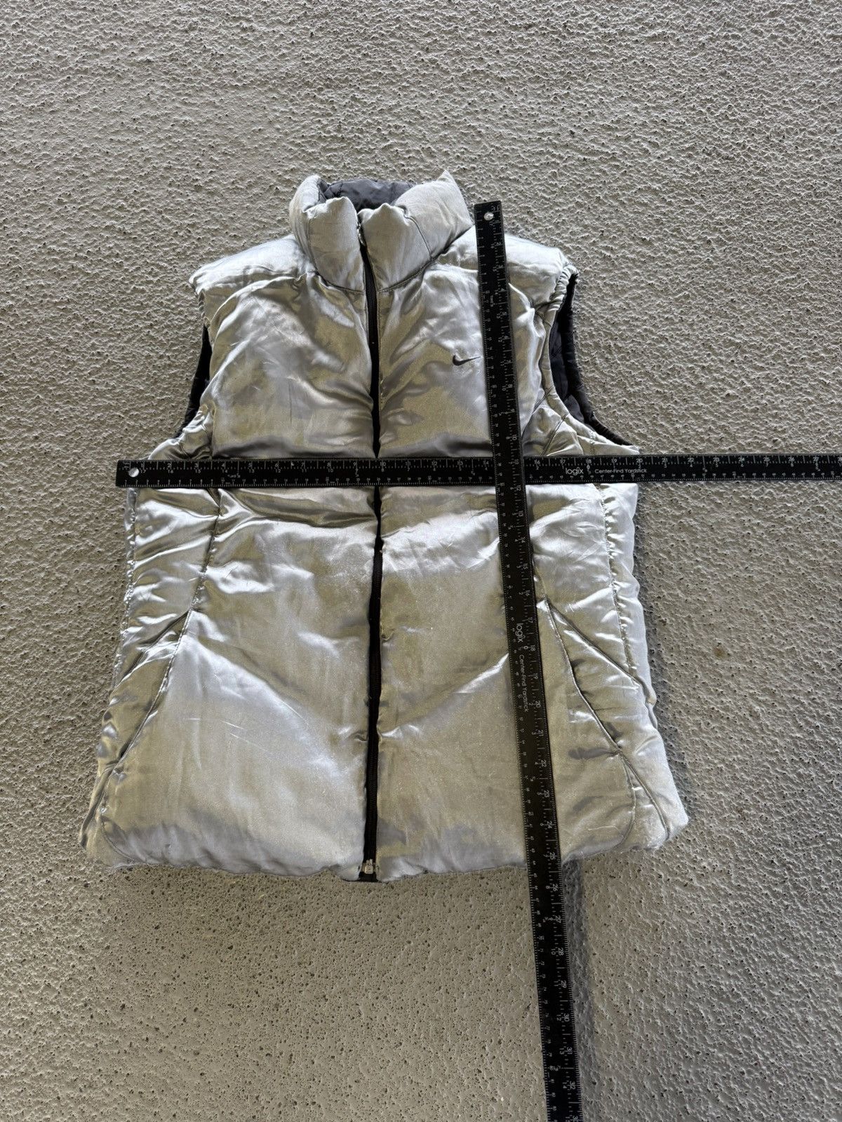 Nike VINTAGE 2000s NIKE PUFFER VEST REVERSIBLE BLACK & SILVER Size US M / EU 48-50 / 2 - 4 Thumbnail