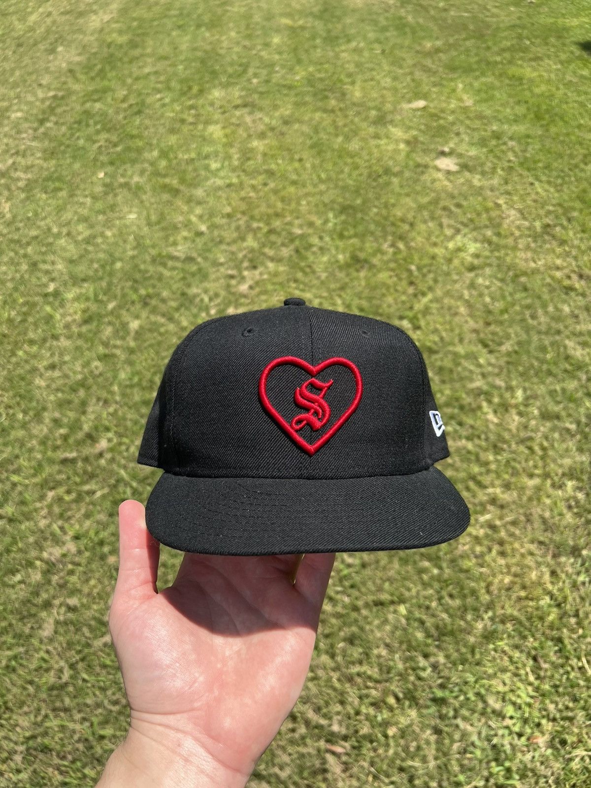 Supreme heart hat clearance