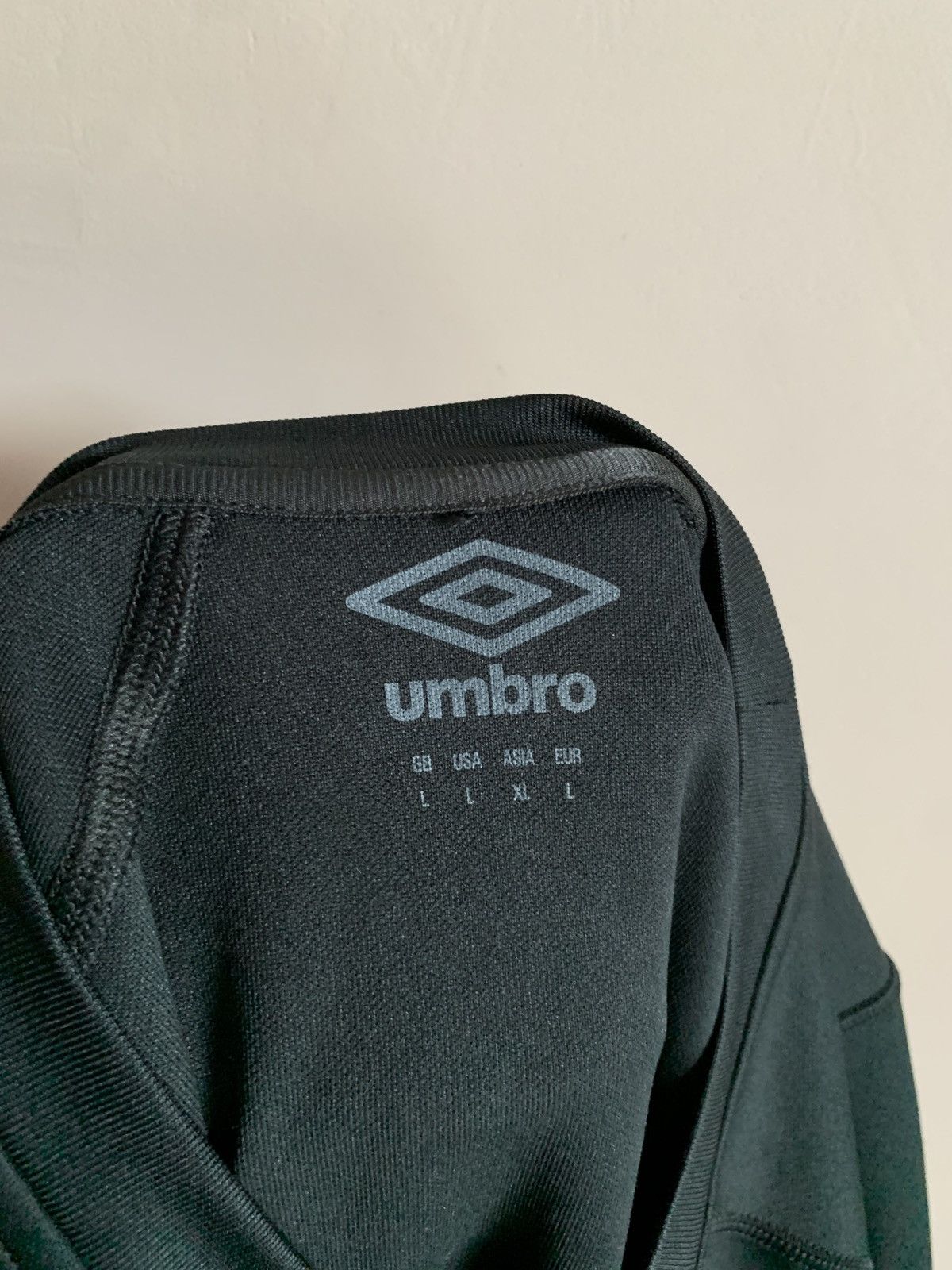 Umbro England 2022 Away Rugby Union Shirt Umbro Jersey Size L Size US L / EU 52-54 / 3 - 5 Thumbnail