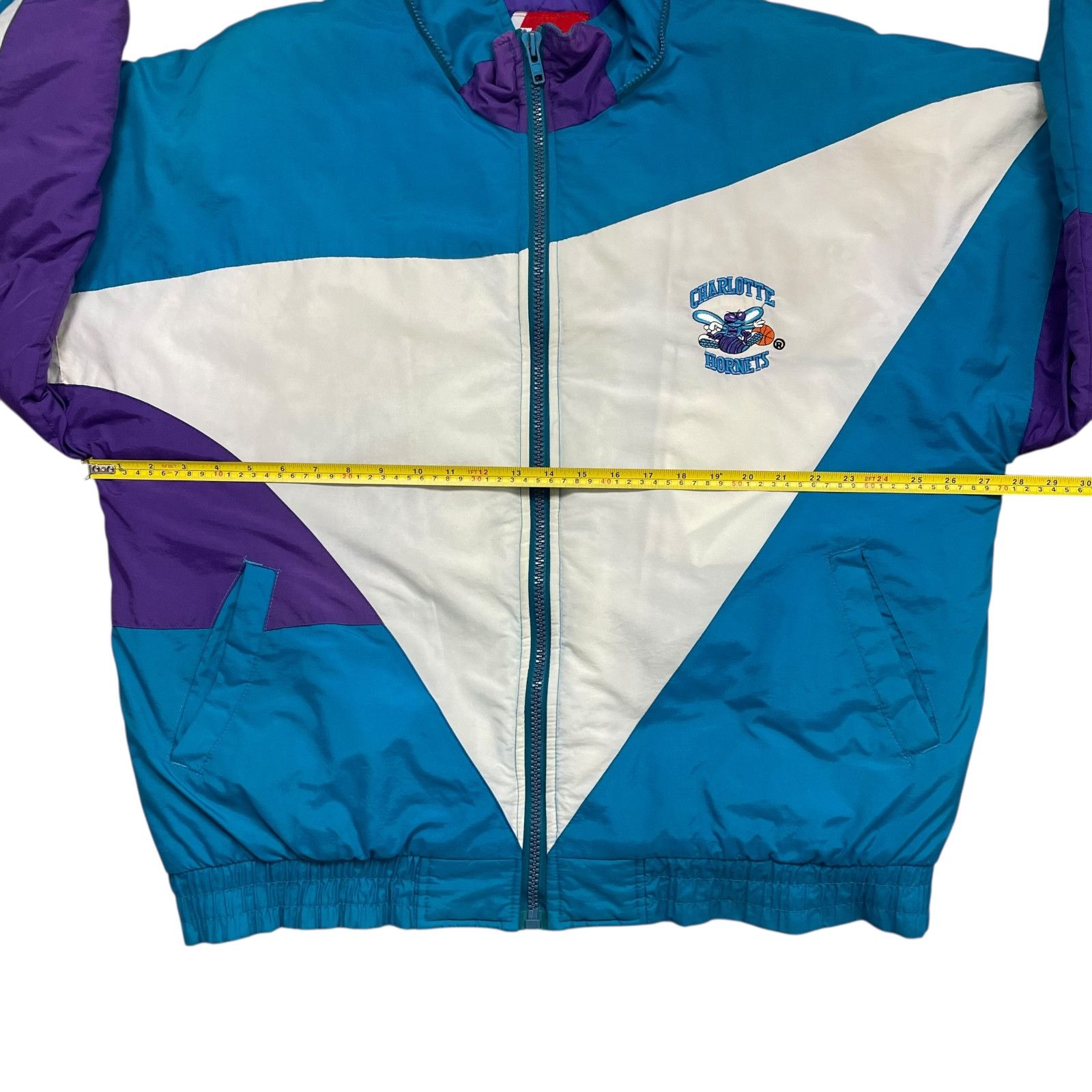 NBA VTG 90s CHARLOTTE HORNETS PRO PLAYER PUFFER JACKET SIZE L Size US L / EU 52-54 / 3 - 10 Thumbnail