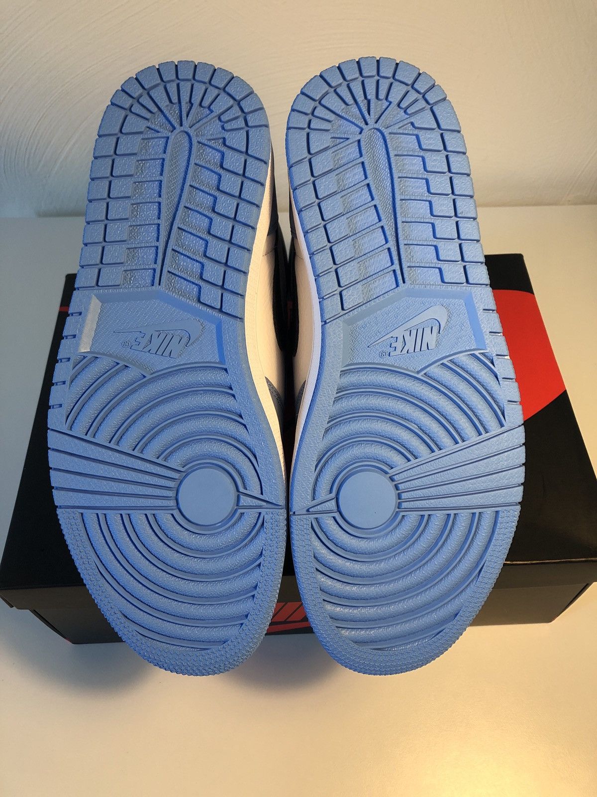 Jordan Brand × Nike Jordan 1 Retro High OG University Blue Size US 8.5 / EU 41-42 - 8 Thumbnail
