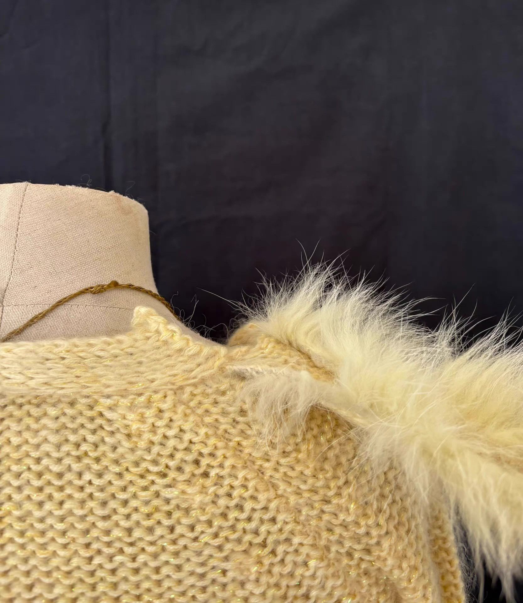 Roberto Cavalli Roberto Cavalli Women's Pale Yellow Knit Sweater Ｑ21 Size S / US 4 / IT 40 - 6 Thumbnail