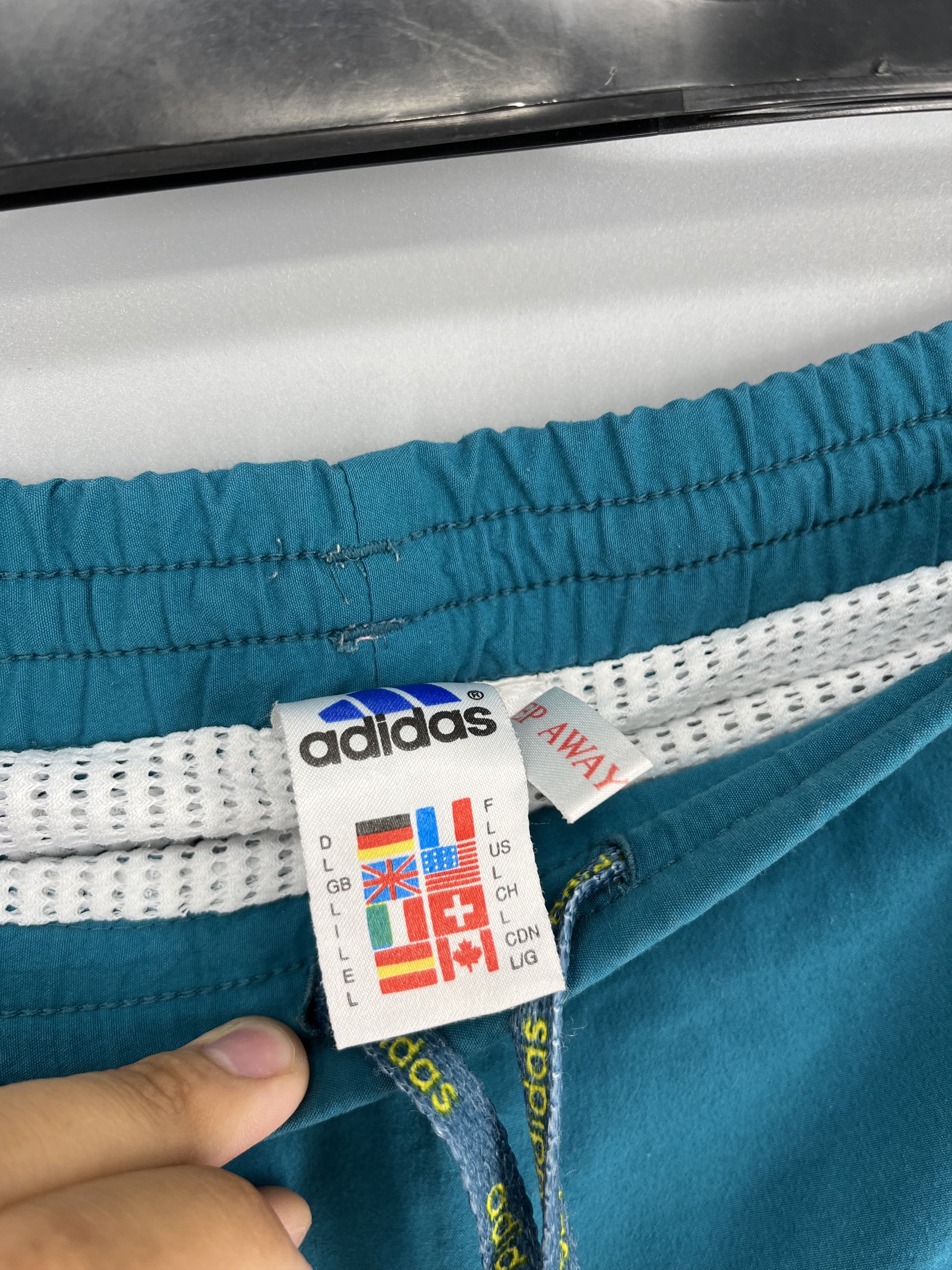 Adidas × Vintage Vintage 90s Adidas Stripes Shorts Streetwear Fashion Size US 36 / EU 52 - 8 Thumbnail