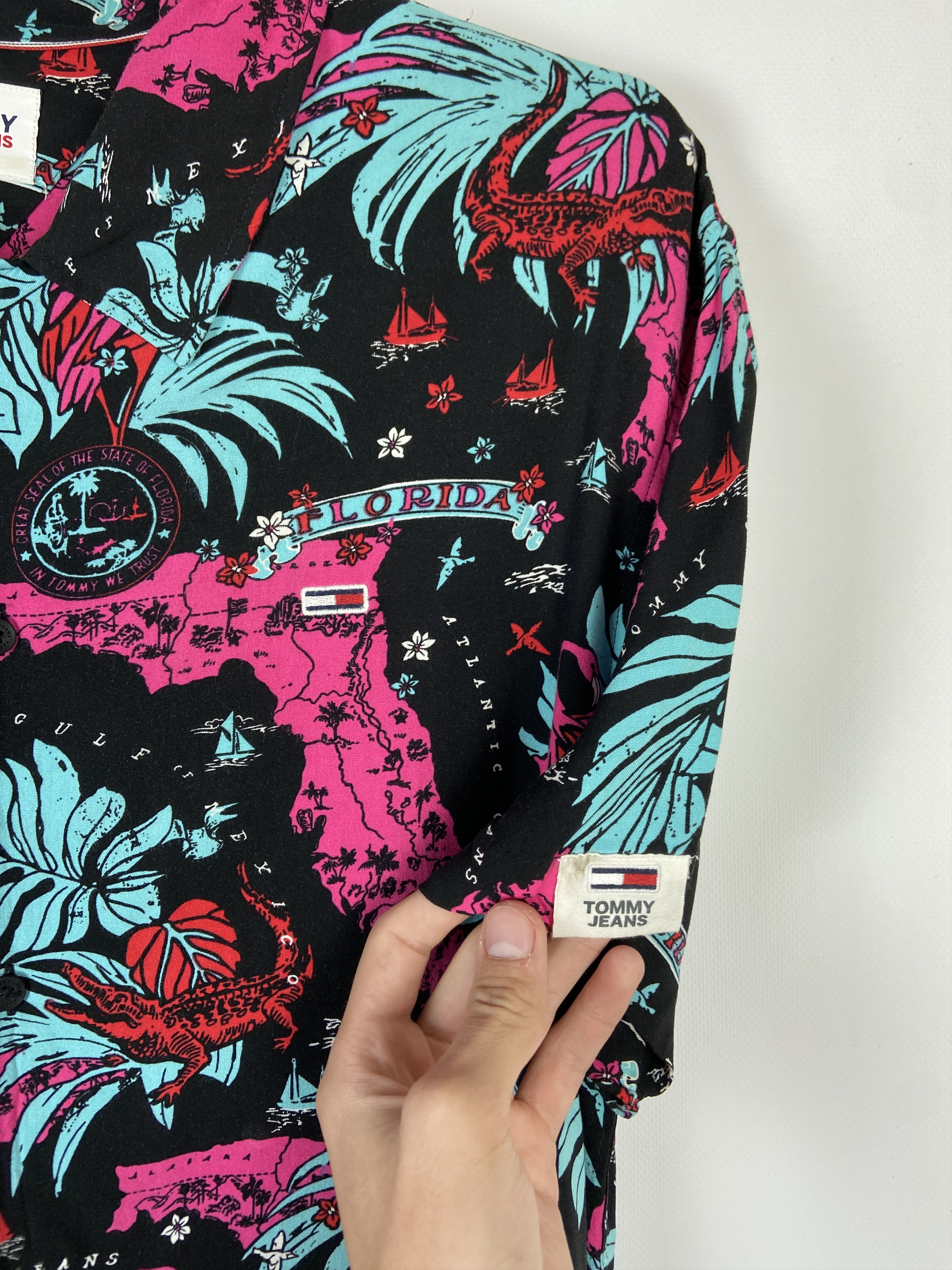 Other Vintage Tommy Hilfiger Crazy Aloha Hawaiian Shirt Size US L / EU 52-54 / 3 - 6 Thumbnail