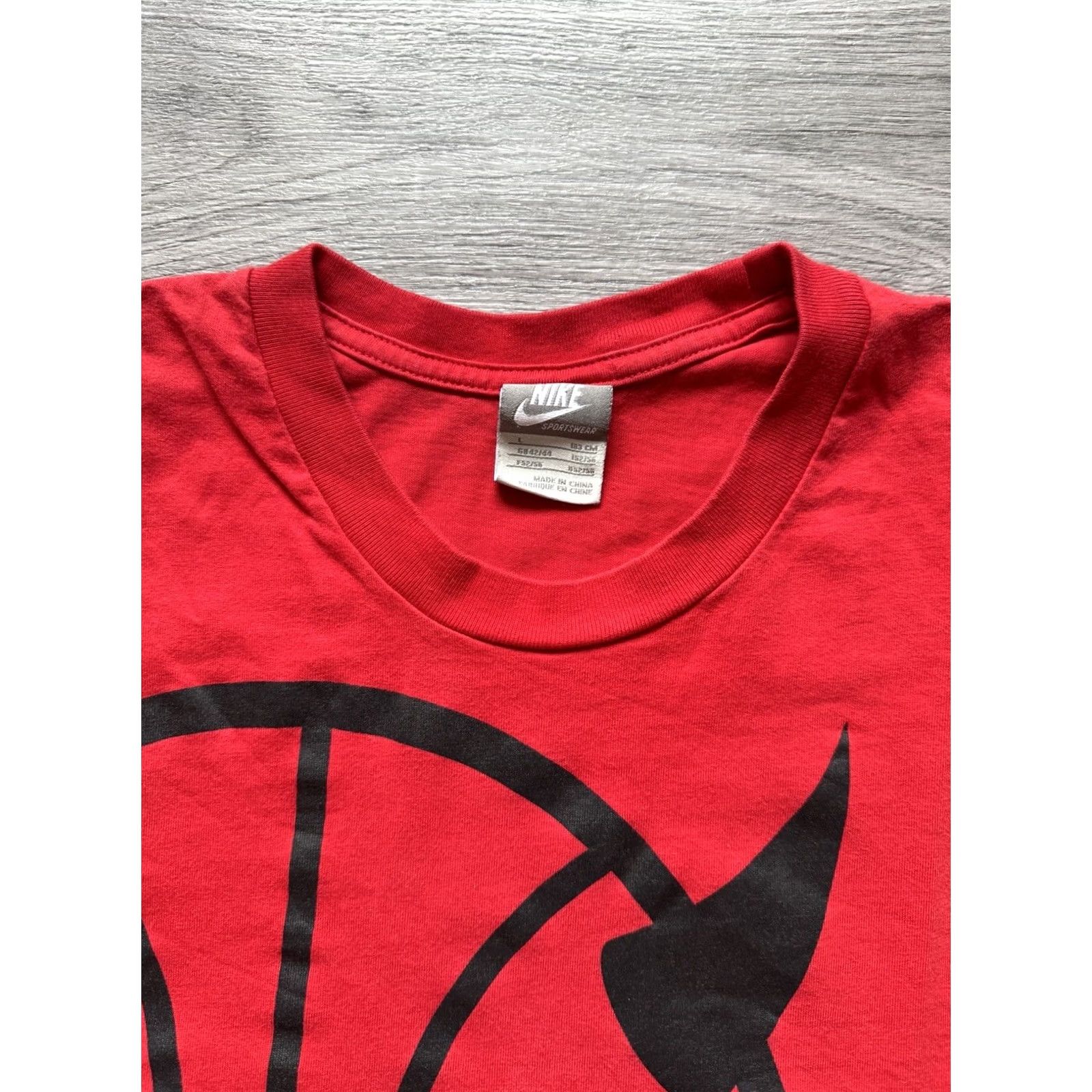 Nike VINTAGE Nike Air Champions Ball T-Shirt Bulls NBA Red L Mens Size US L / EU 52-54 / 3 - 4 Thumbnail