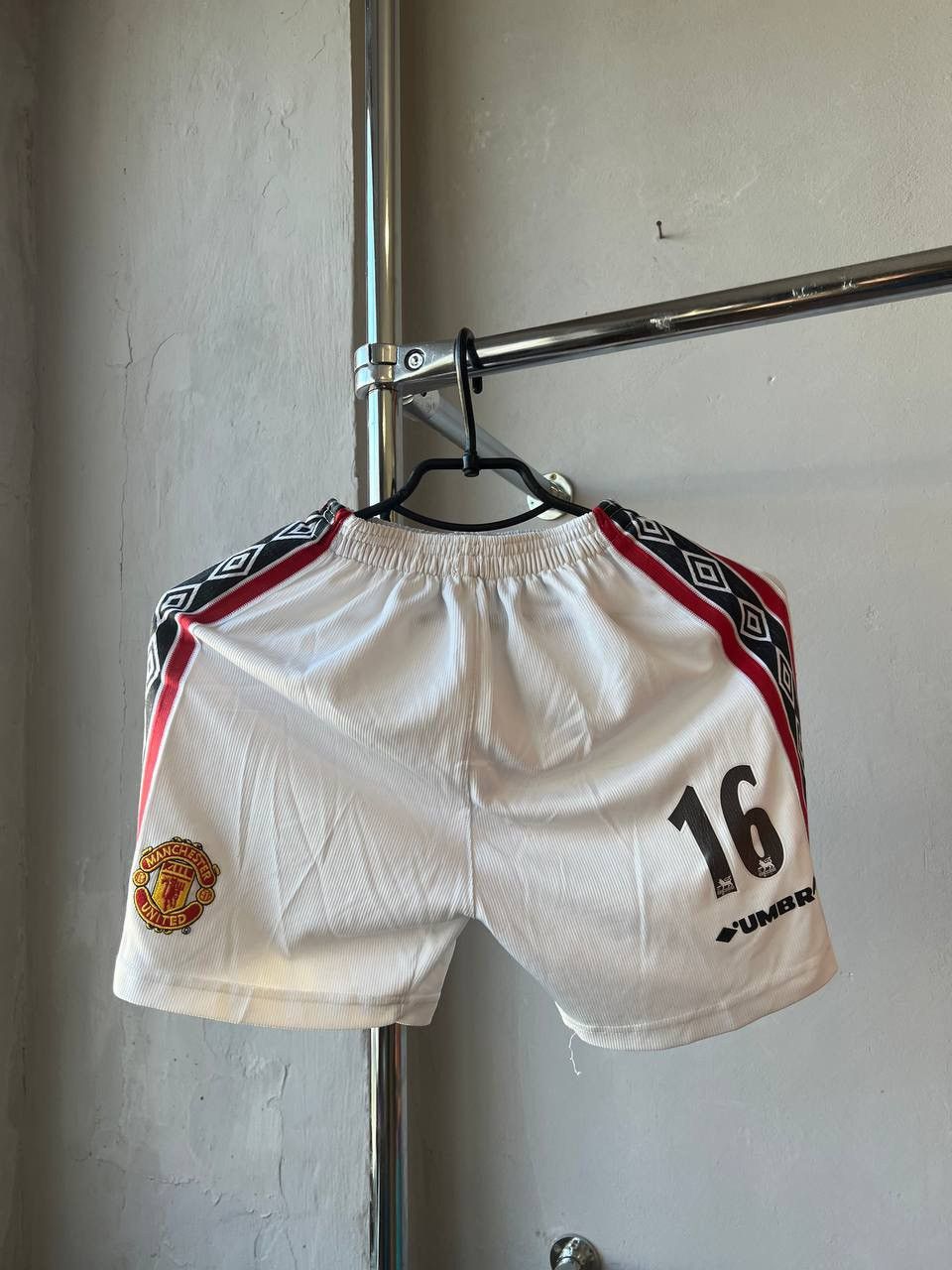 Umbro 1997/99 MANCHESTER UNITED #16 KEANE FOOTBALL SOCCER SHORTS Size US XXS / EU 40 - 2 Thumbnail