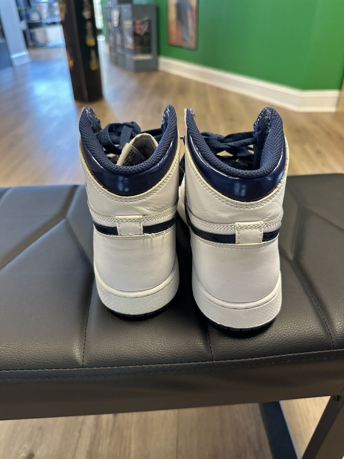 Nike Jordan 1 retro Size US 6.5 / EU 39-40 - 2 Thumbnail