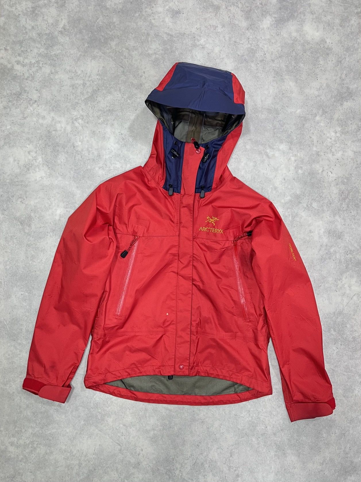 Arc'teryx Arcteryx vintage Beta LT Jacket First Generation (Gold Logo) Size XS / US 0-2 / IT 36-38 - 1 Thumbnail
