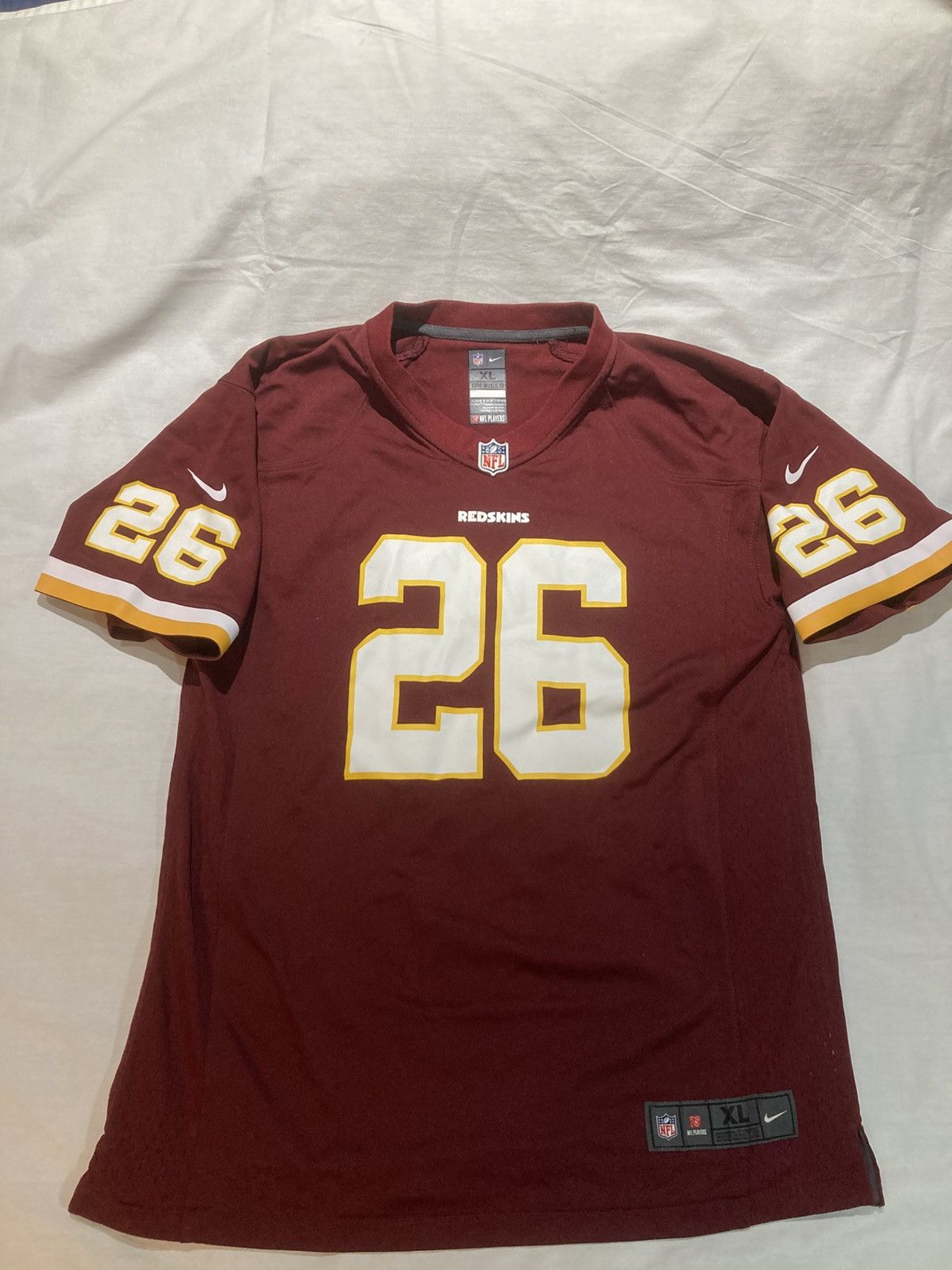Nike Adrian Peterson Washington Redskins Jersey, size Youth XL Size US M / EU 48-50 / 2 - 4 Thumbnail