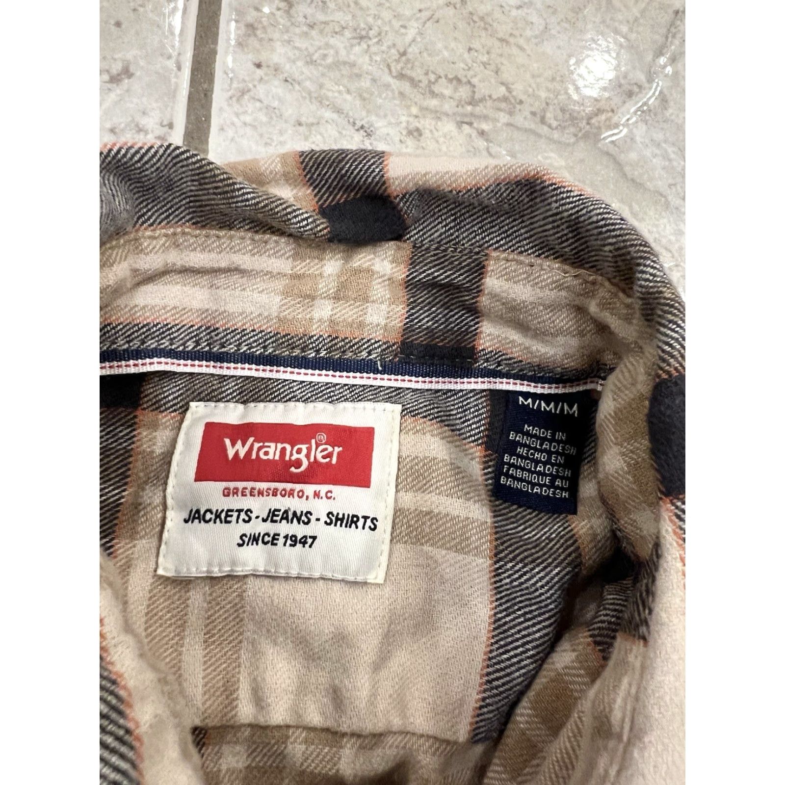 Wrangler Wrangler Shirt Plaid Long Sleeve Slim Button-Up Mens M Multi-Color Fall Cotton Blend Flannel 28.5" 21.5" 25" 90s? Size US M / EU 48-50 / 2 - 4 Thumbnail