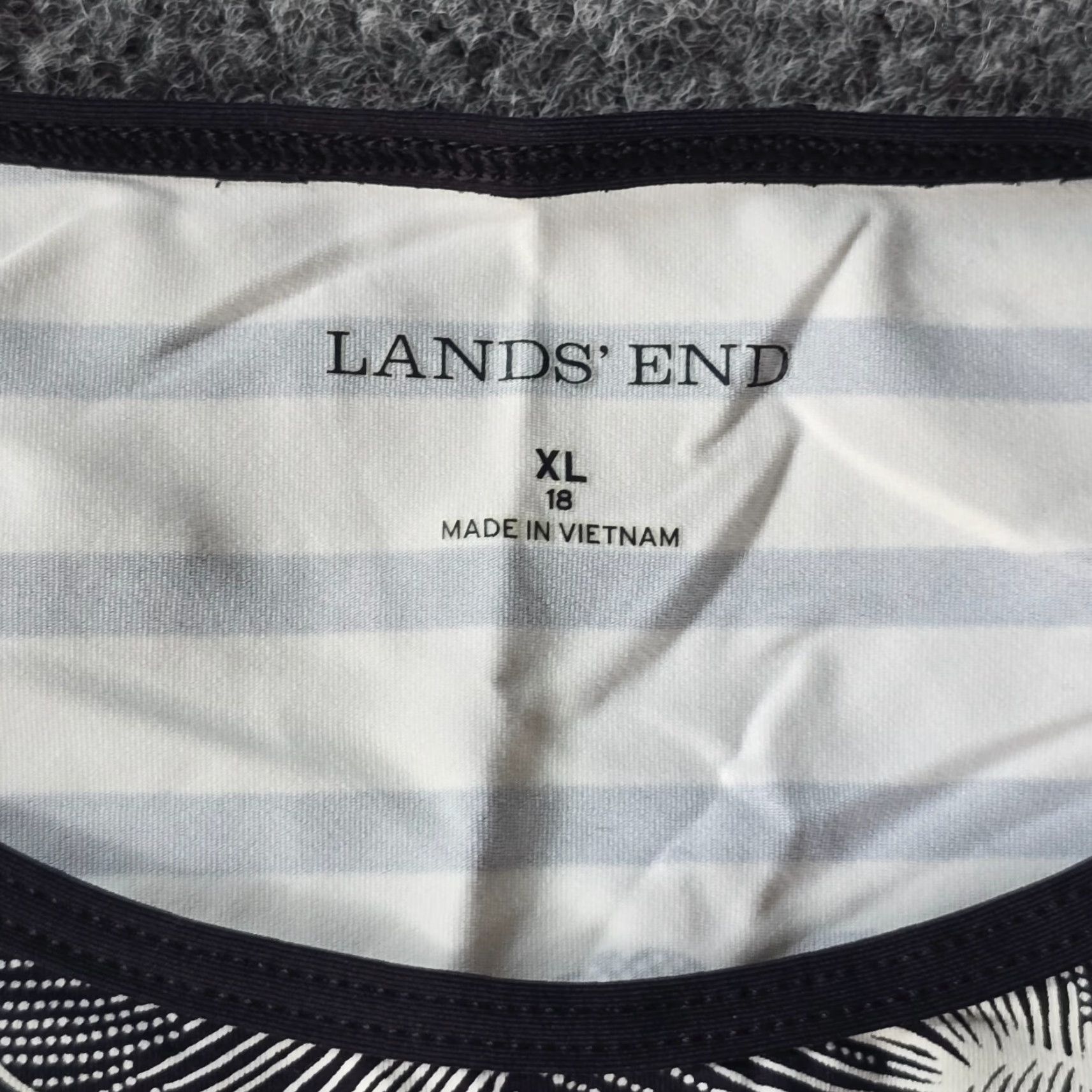 Lands' End **Lands' End Black XL Women's Stretch Floral Striped Outdoors Blouse** User: **Lands' End Black XL Women's Floral Striped Stretch Outdoors Blouse** Size XL / US 12-14 / IT 48-50 - 4 Thumbnail