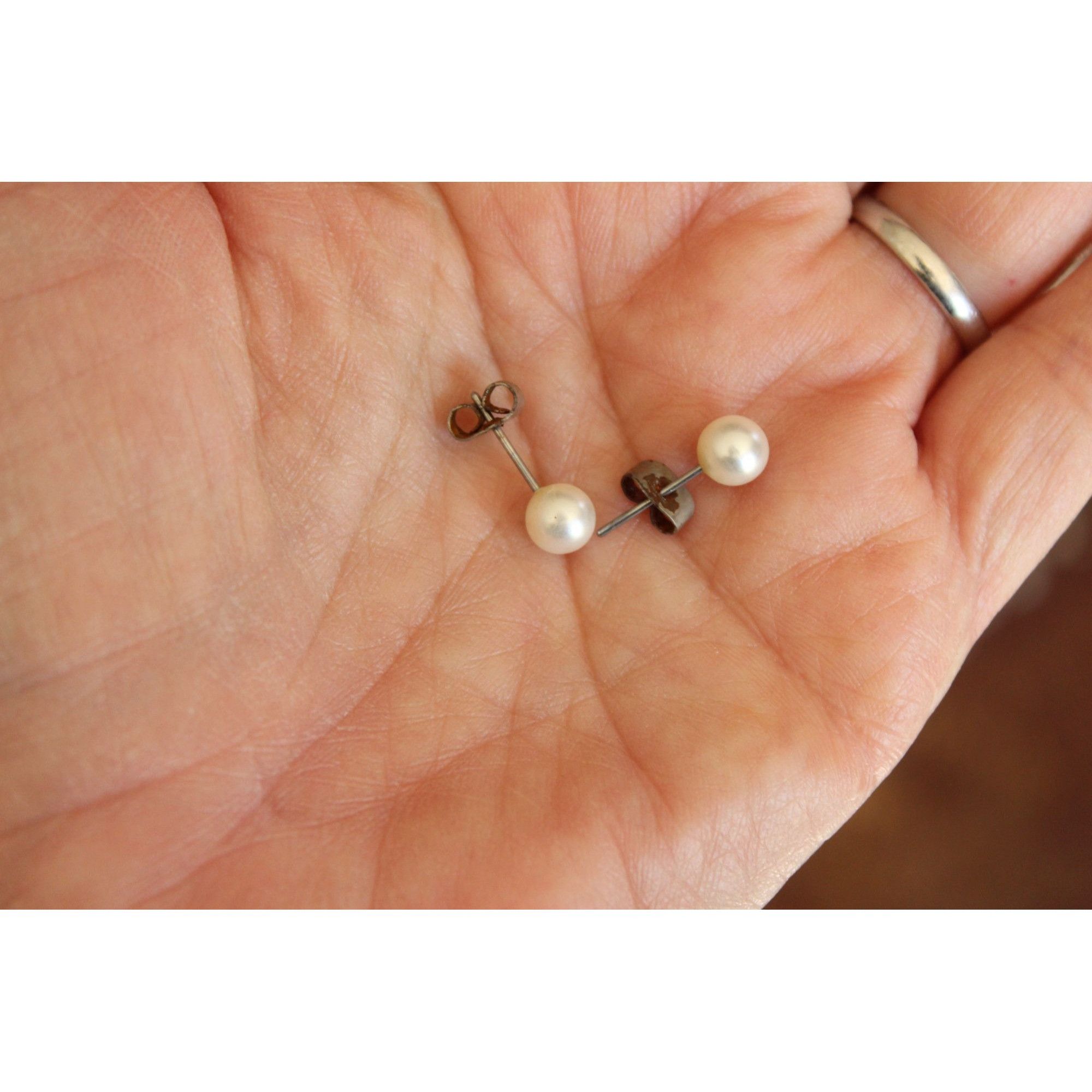 Vintage Vintage Earrings, White Faux Pearl Studs Size ONE SIZE - 5 Thumbnail