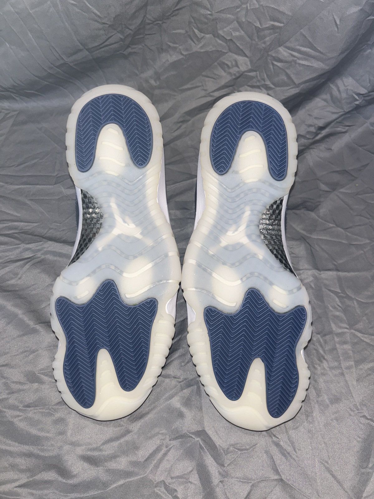 Nike AIR JORDAN 11 RETRO LOW WHITE/MIDNIGHT NAVY Size US 13 / EU 46 - 3 Thumbnail