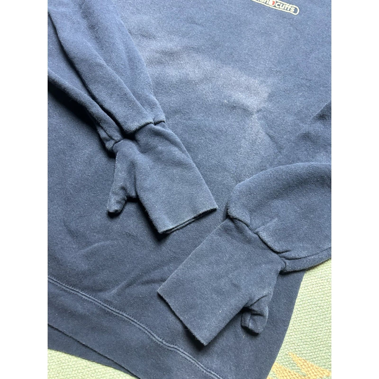Vintage VINTAGE Handcuffs Sweatshirt Crewneck Men L Navy blue fade Large Pullover Skate Snowboard Size US L / EU 52-54 / 3 - 4 Thumbnail
