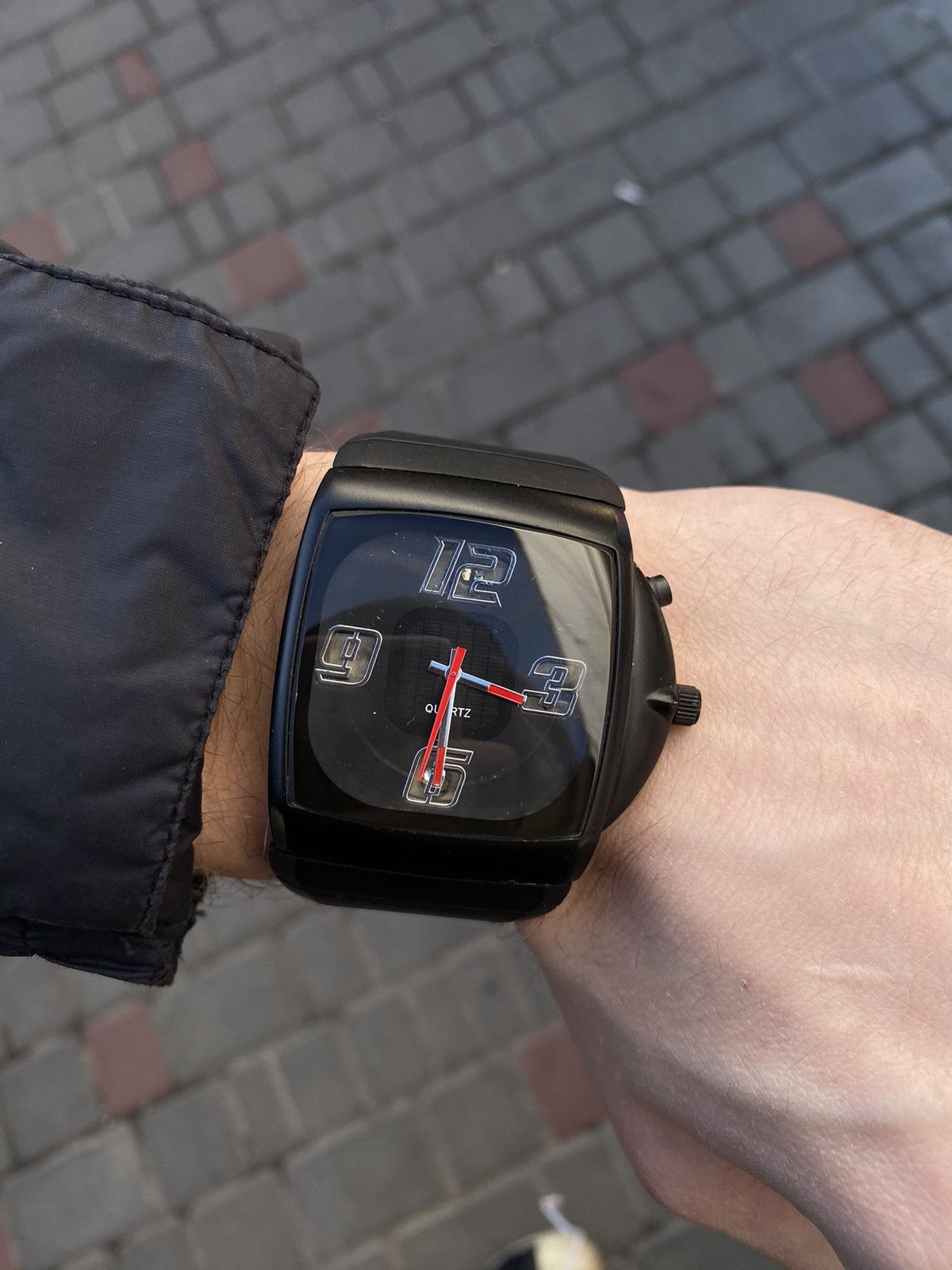 Japanese Brand × Jewelry × Vintage Modern Black Dial Wristwatch - Japanese Brand Size ONE SIZE - 2 Thumbnail