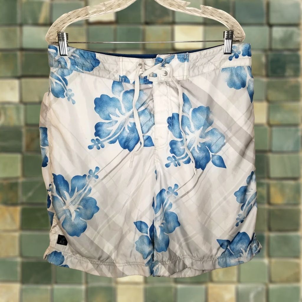 American Eagle Outfitters American Eagle Board Shorts Swim Trunk White w/ Blue Tropical Flowers Size 34 Men Size US 34 / EU 50 - 1 Thumbnail