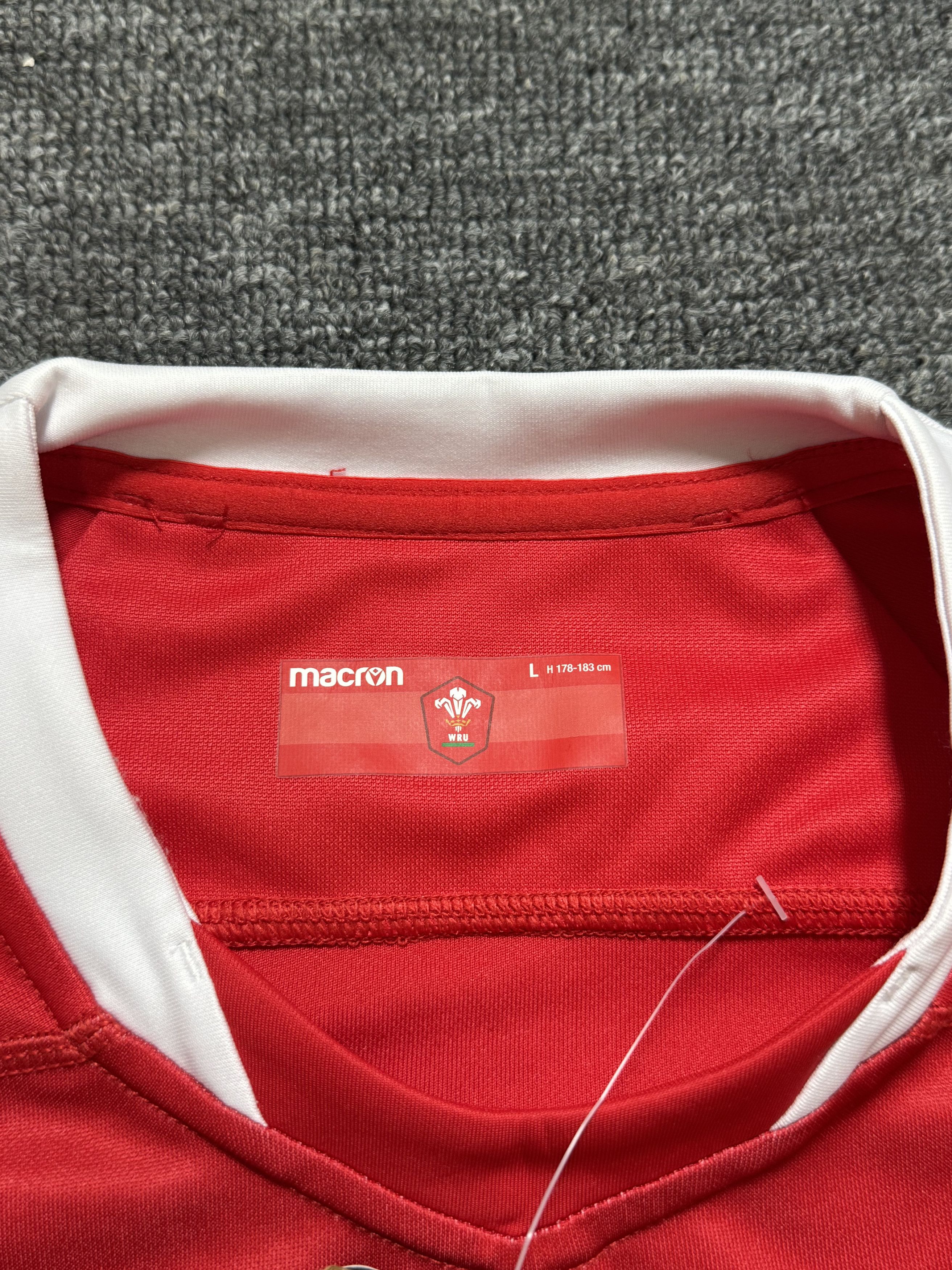 Macron Wales Rugby Union Home Shirt 2021/22 Macron Cazoo Red L NWT Size US L / EU 52-54 / 3 - 7 Thumbnail