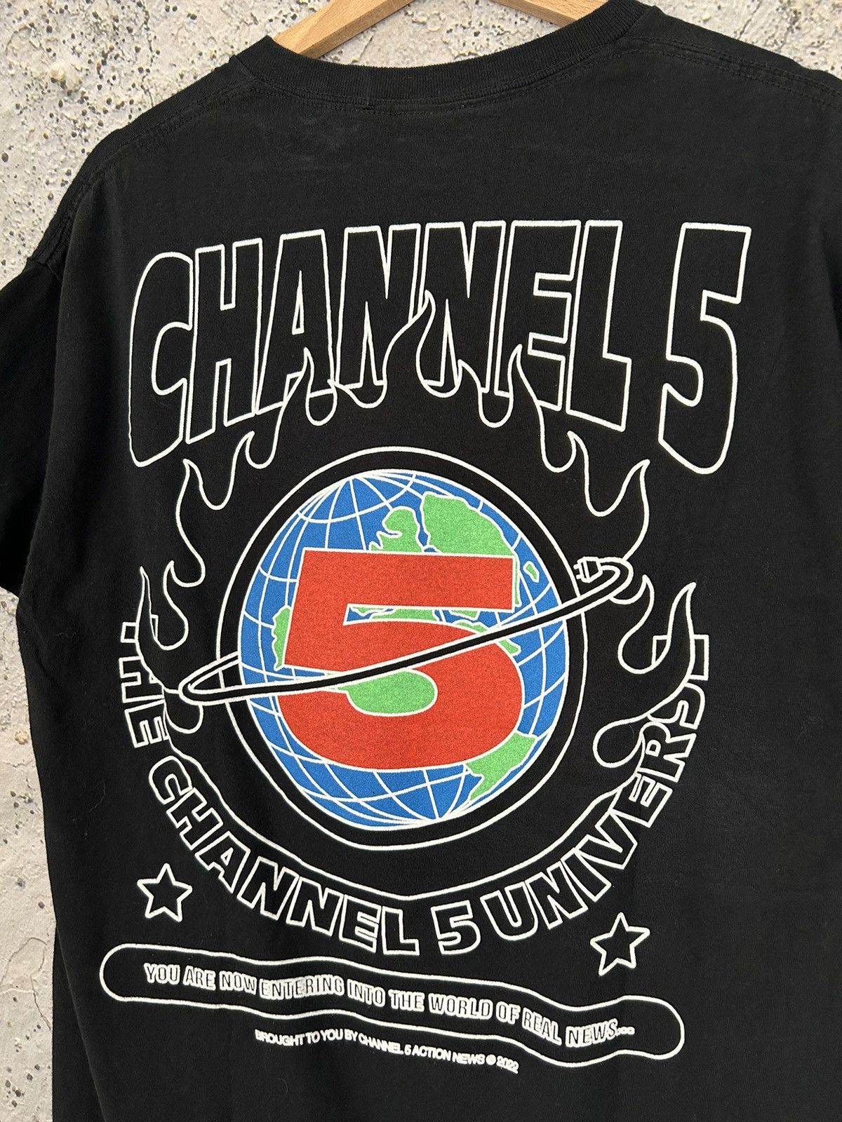 Other Vintage Channel 5 Streetwear Graphic Tee Retro Hype Y2K Size US L / EU 52-54 / 3 - 3 Thumbnail