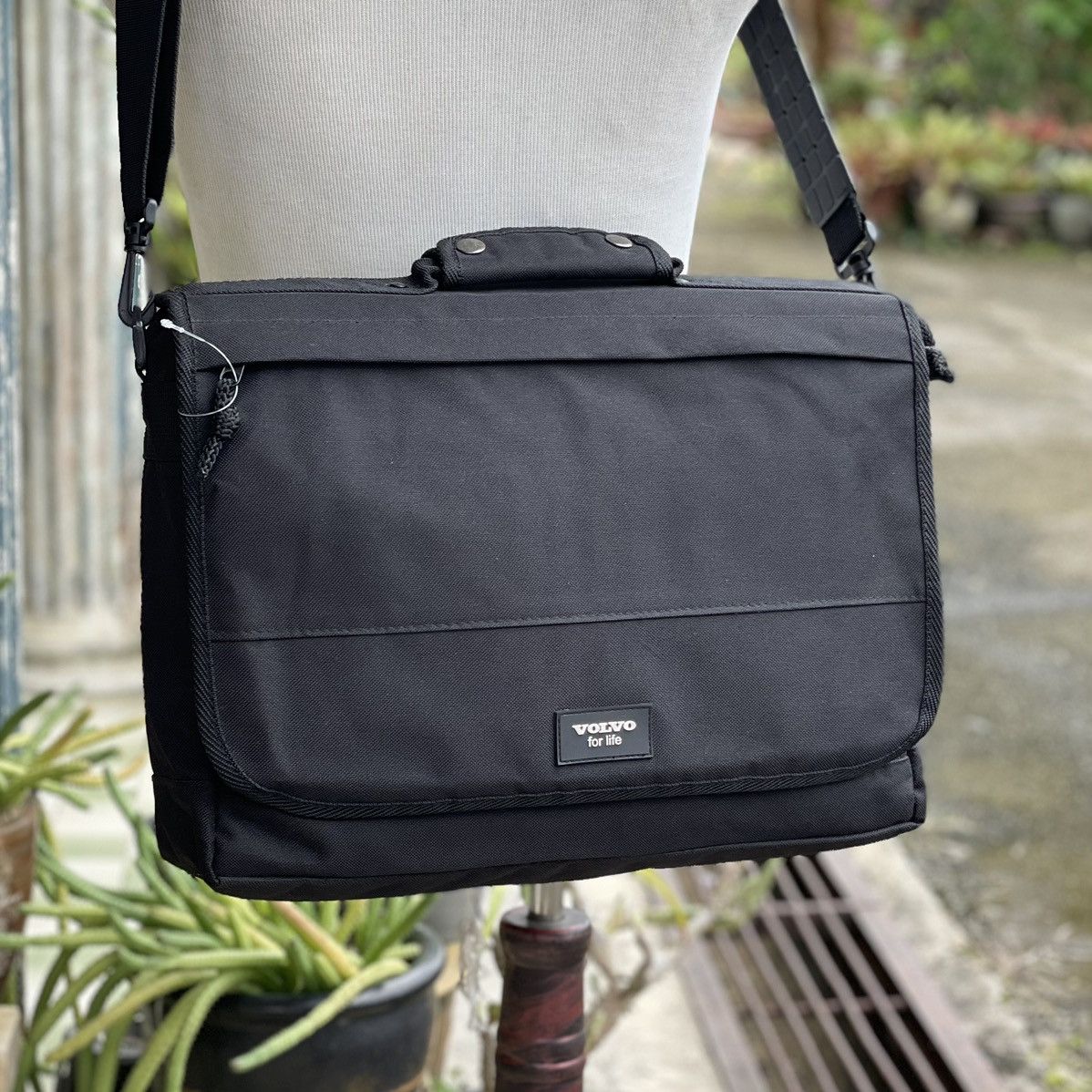 Japanese Brand Volvo for life Black Messenger Bag Size ONE SIZE - 2 Thumbnail