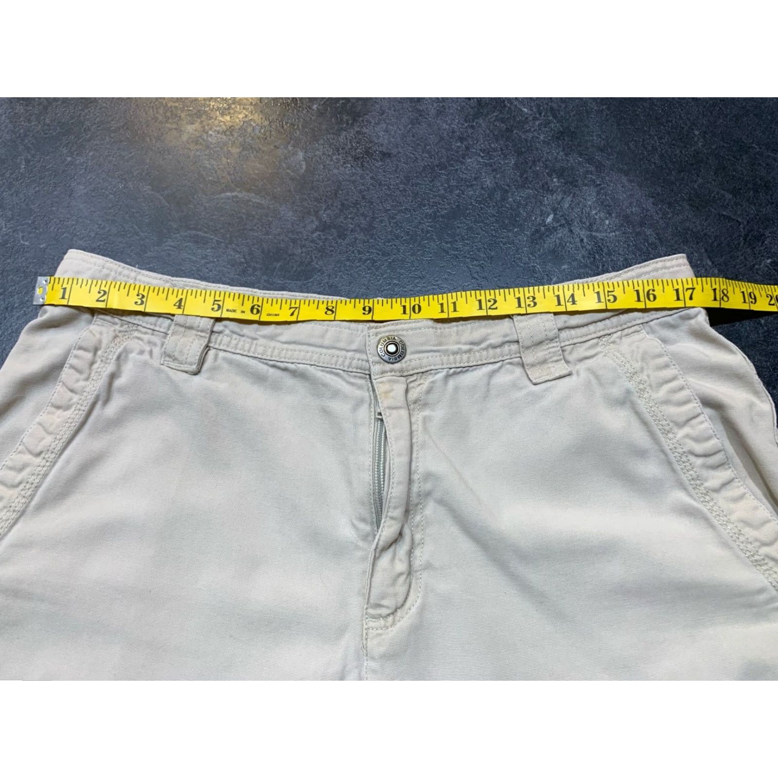 Vintage Columbia Cargo Shorts Men's 34 Khaki Outdoor Casual 5-Pocket Regular Fit Size US 34 / EU 50 - 4 Thumbnail