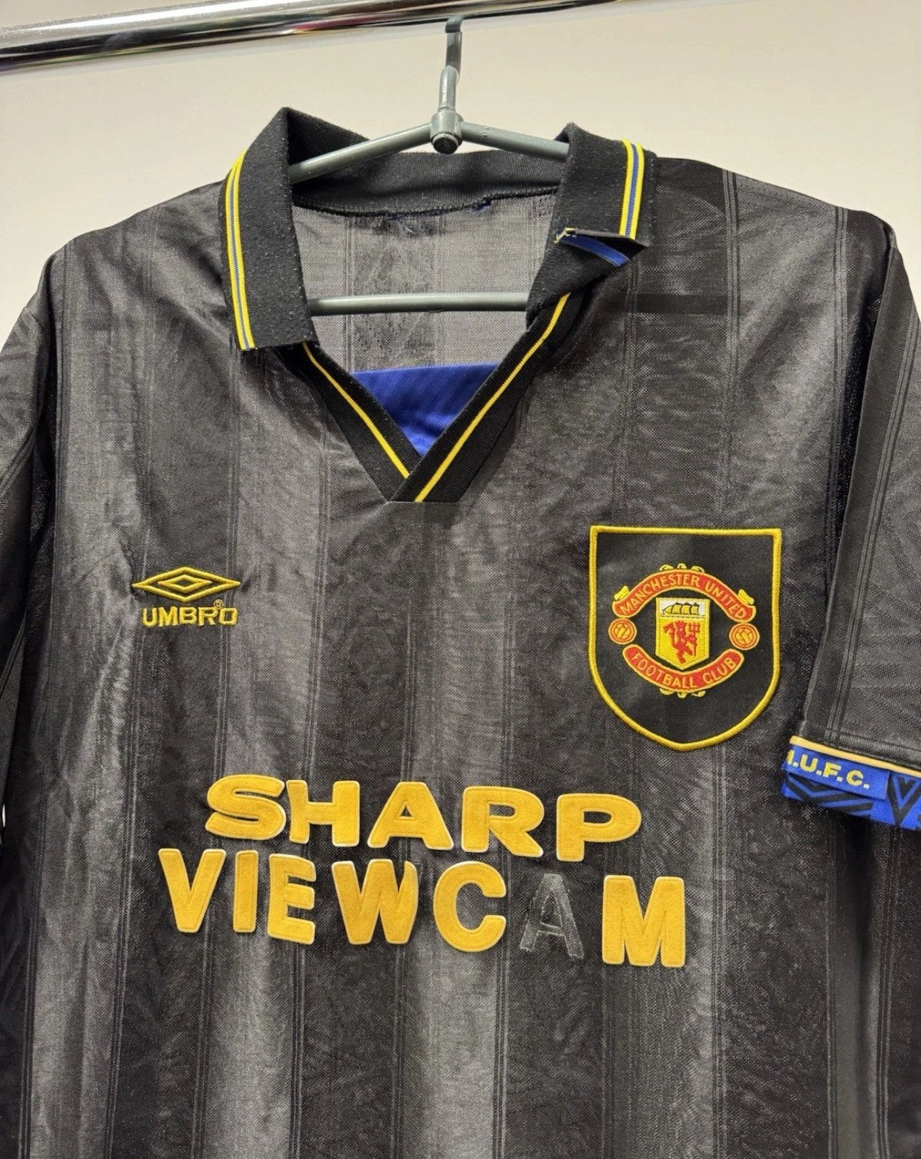 Umbro UMBRO MANCHESTER UNITED 1993/94 AWAY FOOTBALL SHIRT SOCCER Size US L / EU 52-54 / 3 - 3 Thumbnail