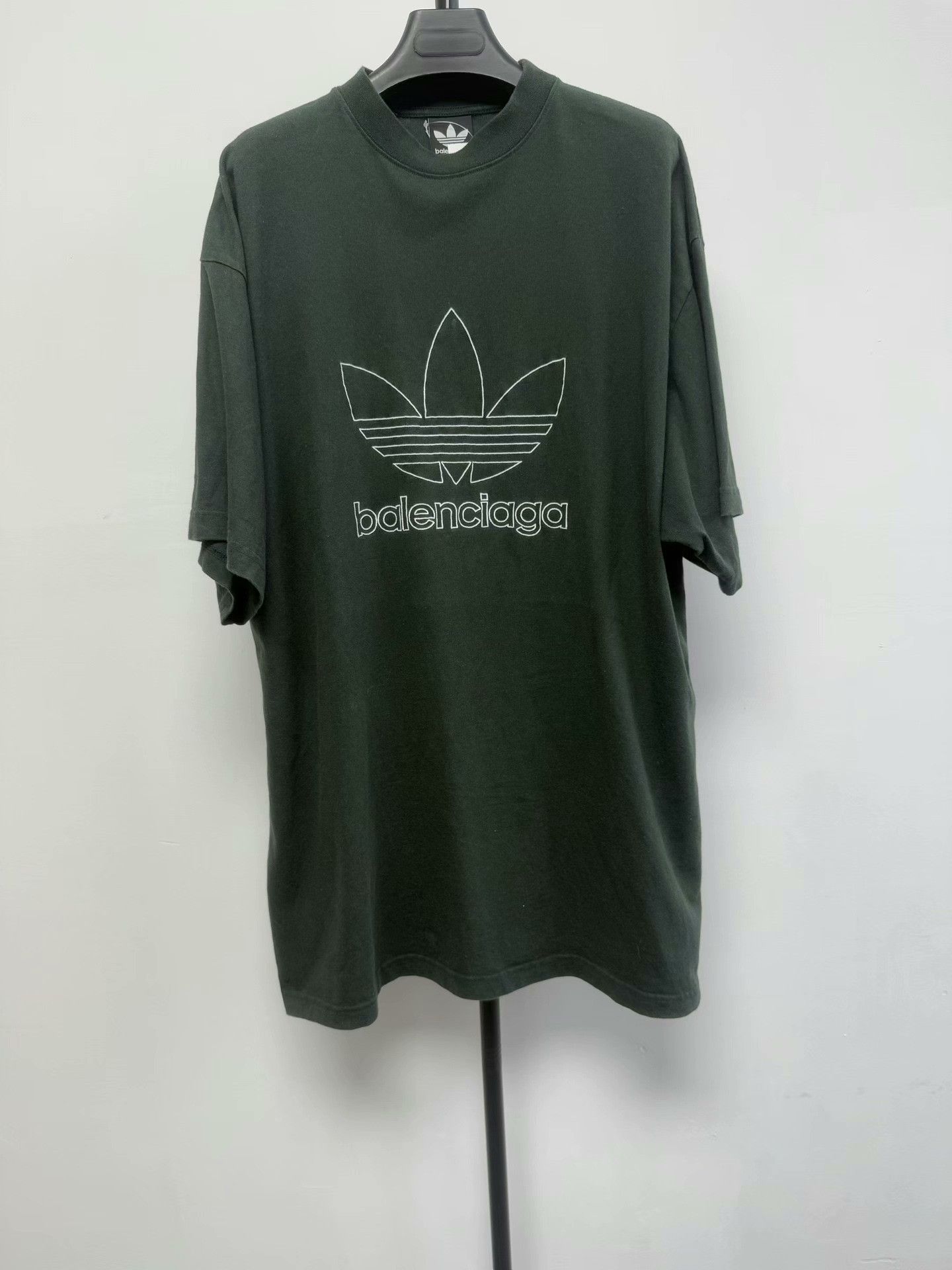 Balenciaga Balenciaga Trefoil T-Shirt Size 2 Size US M / EU 48-50 / 2 - 1 Thumbnail