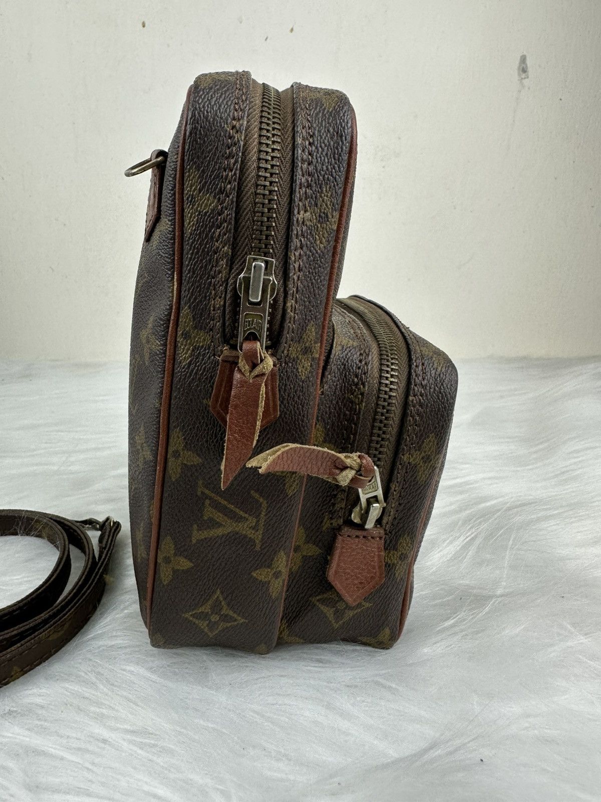 Louis Vuitton (Interior Repair) Louis Vuitton Amazon Shoulder Bag Size ONE SIZE - 7 Thumbnail