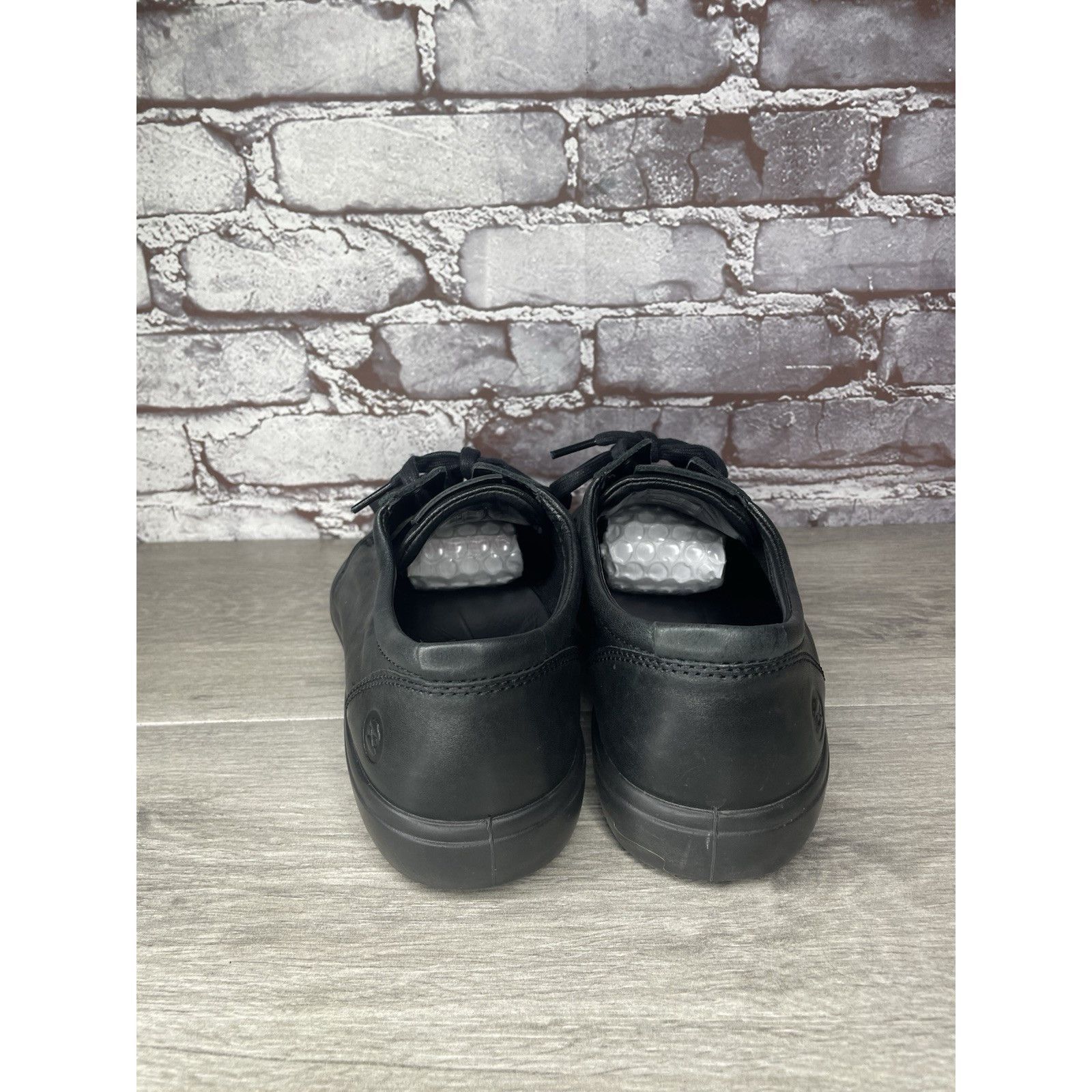 Ecco ECCO Danish Design Black Leather Triple Black Casual Sneaker Size US 10 / EU 43 - 6 Thumbnail