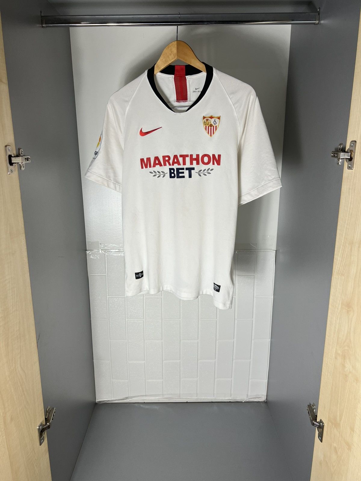Nike VINTAGE NIKE FC SEVILLA SPAIN RETRO SOCCER JERSEY Y2K 90s Size US L / EU 52-54 / 3 - 8 Thumbnail