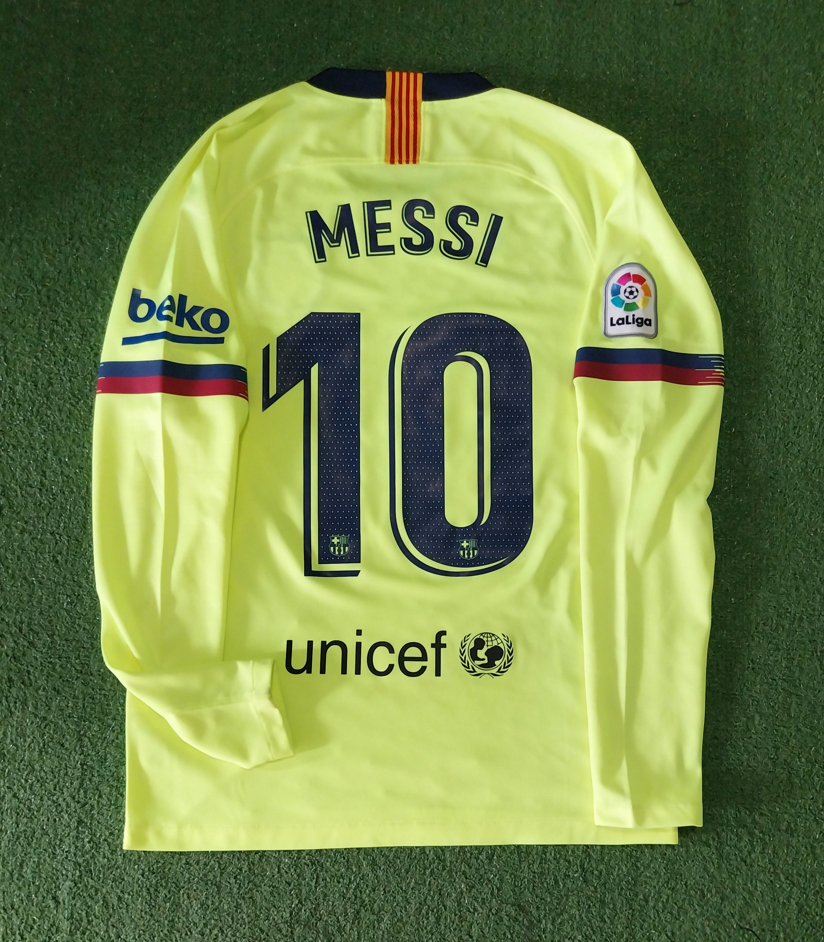 Nike Barcelona away 2018/2019 lionel messi jersey football Size US S / EU 44-46 / 1 - 2 Thumbnail