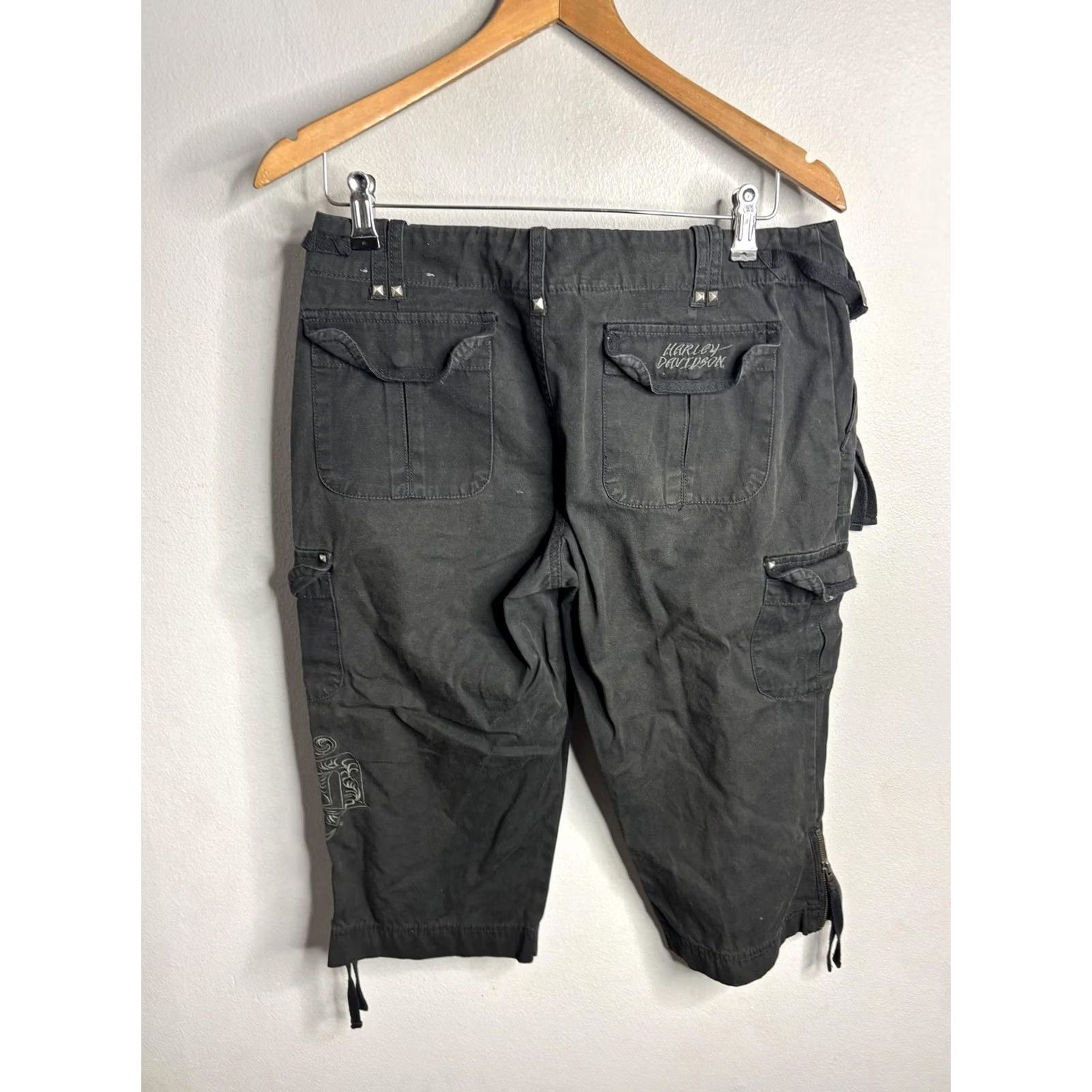 Harley Davidson VINTAGE Harley-Davidson Shorts Womens 6 Black Cargo Twill Studded Zip Pockets Biker Size 28" / US 6 / IT 42 - 4 Thumbnail
