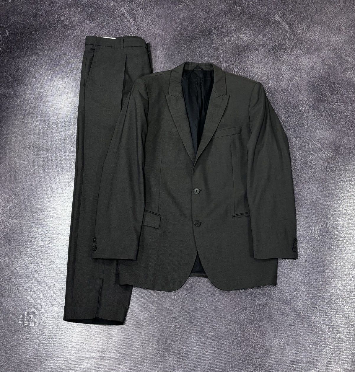 Hugo Boss Men’s 2-Piece Formal Classic Luxury Wool Suit