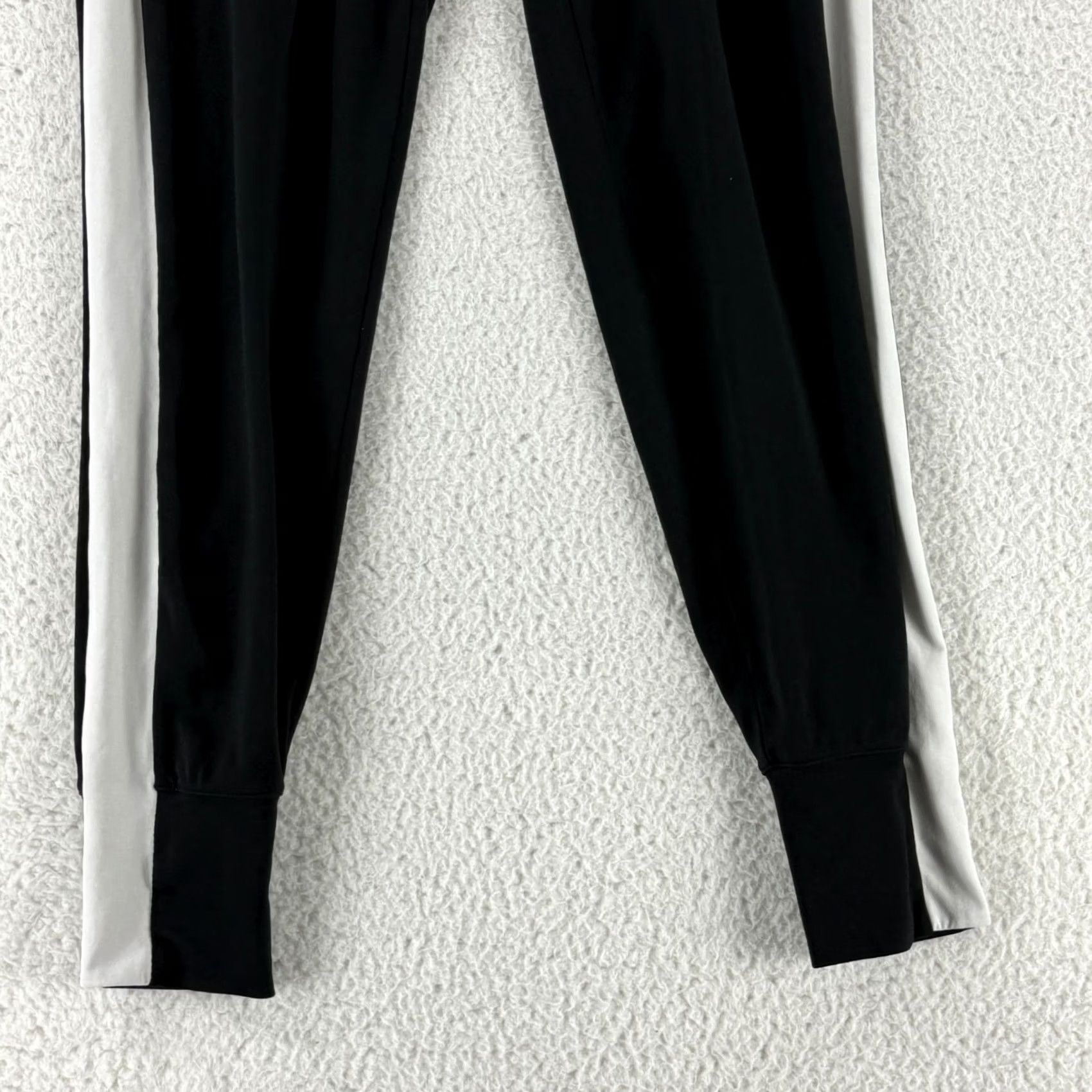 Athleta Athleta Metro Track Jogger Pants Womens XS Black Drawstring Pull On Athletic Wear Tapered Inseam 27 in Athleisure Collection Size 26" / US 2 / IT 38 - 3 Thumbnail