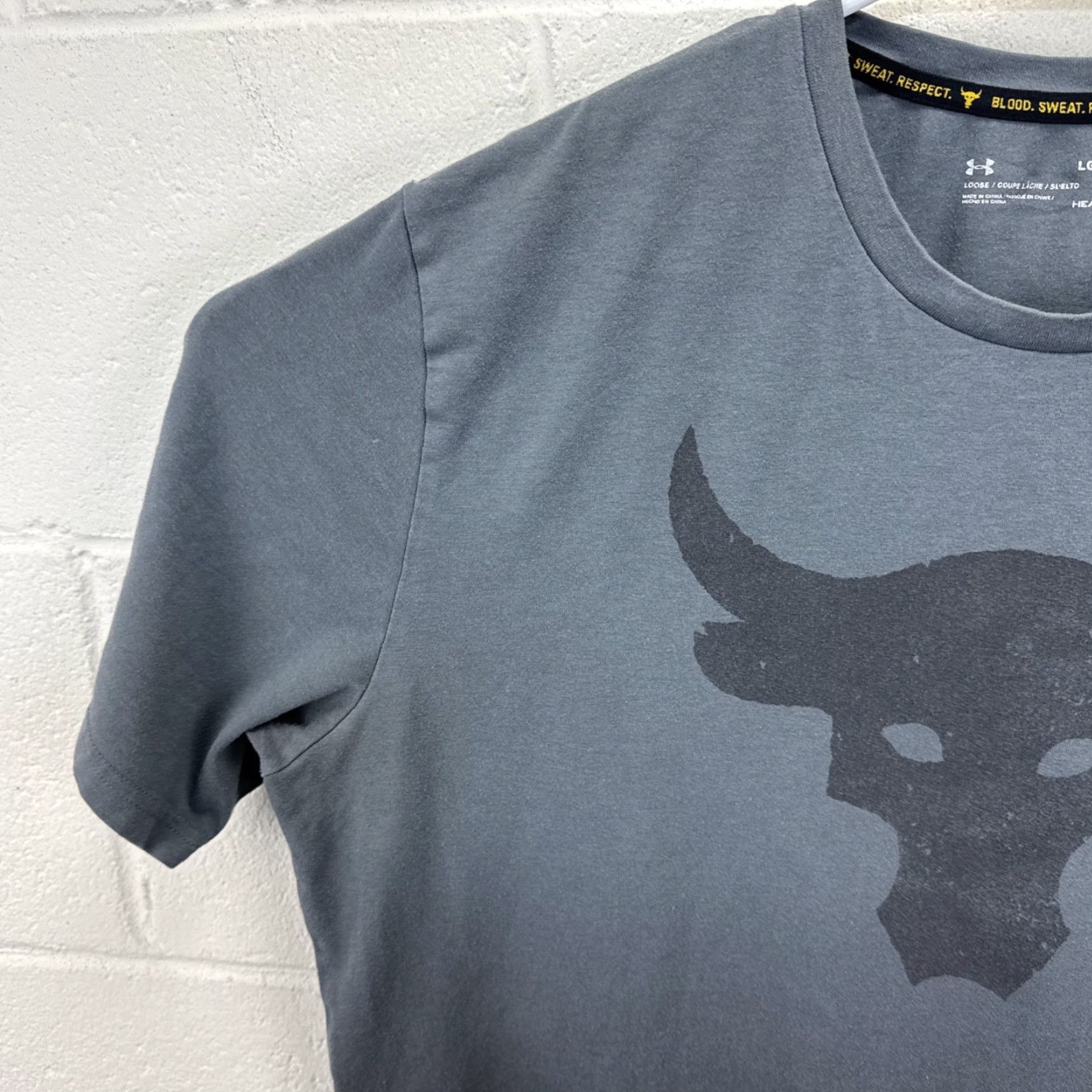 Under Armour Under Armour Project Rock Shirt Mens L Gray T-Shirt Graphic Print Bull Blood Sweat Respect Crew Neck Short Sleeve Relaxed Fit Size US L / EU 52-54 / 3 - 3 Thumbnail