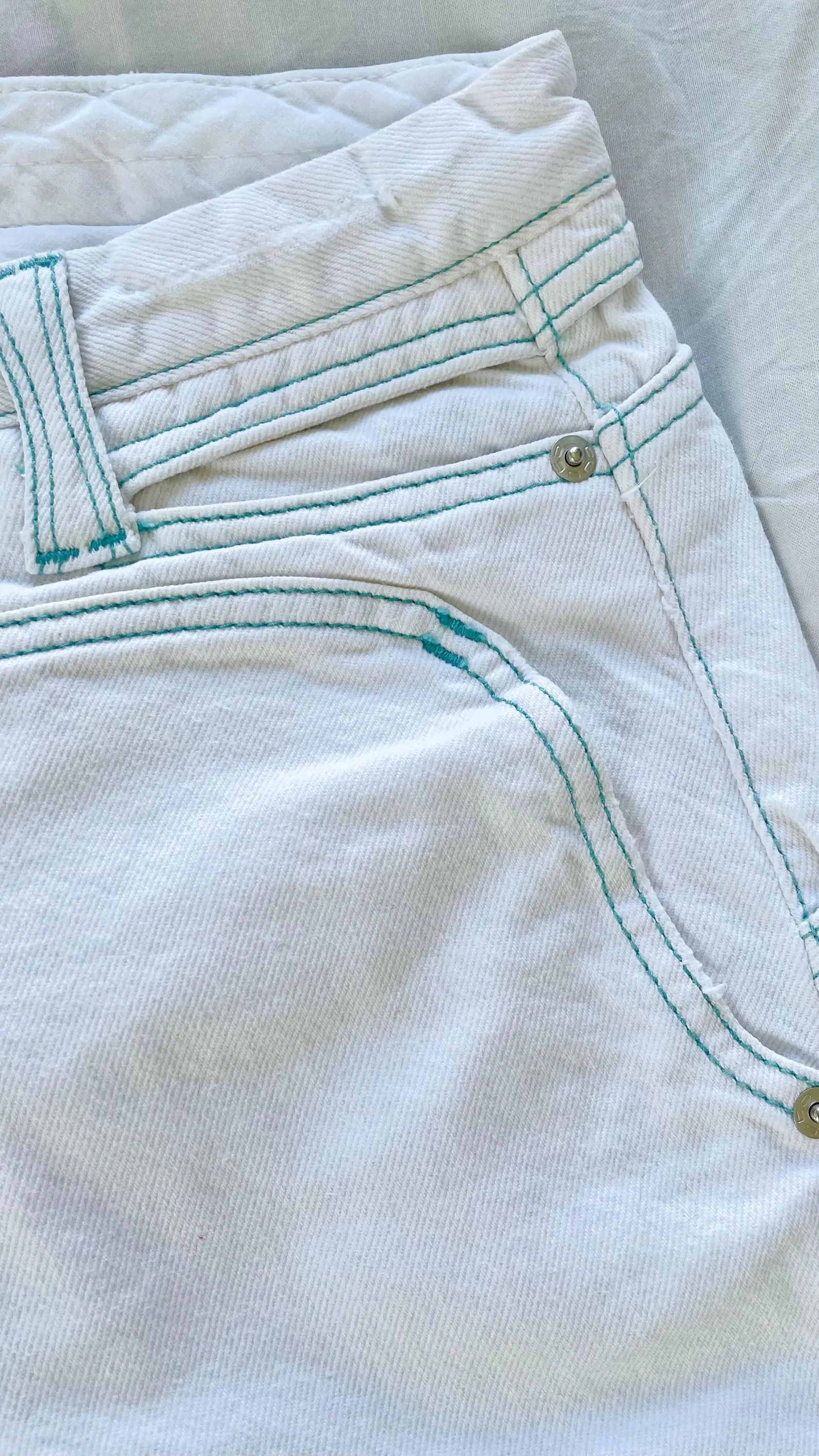 Custo Barcelona Y2K Custo Barcelona White Capri | Pedal Pushers | XS–S W29 Size 29" - 2 Thumbnail