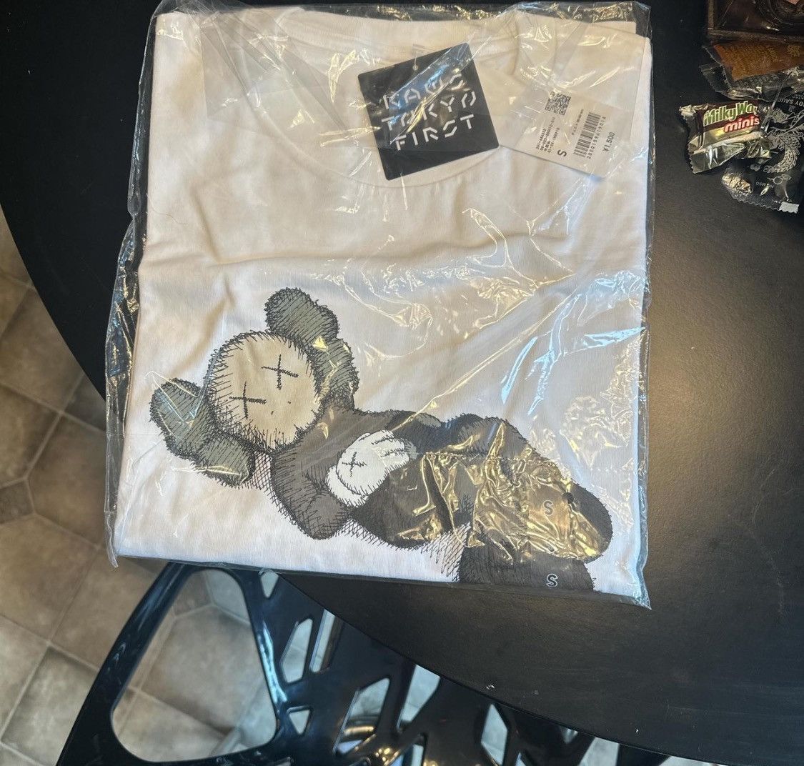 Kaws × Uniqlo Kaws x Uniqlo Size US XS / EU 42 / 0 - 2 Thumbnail