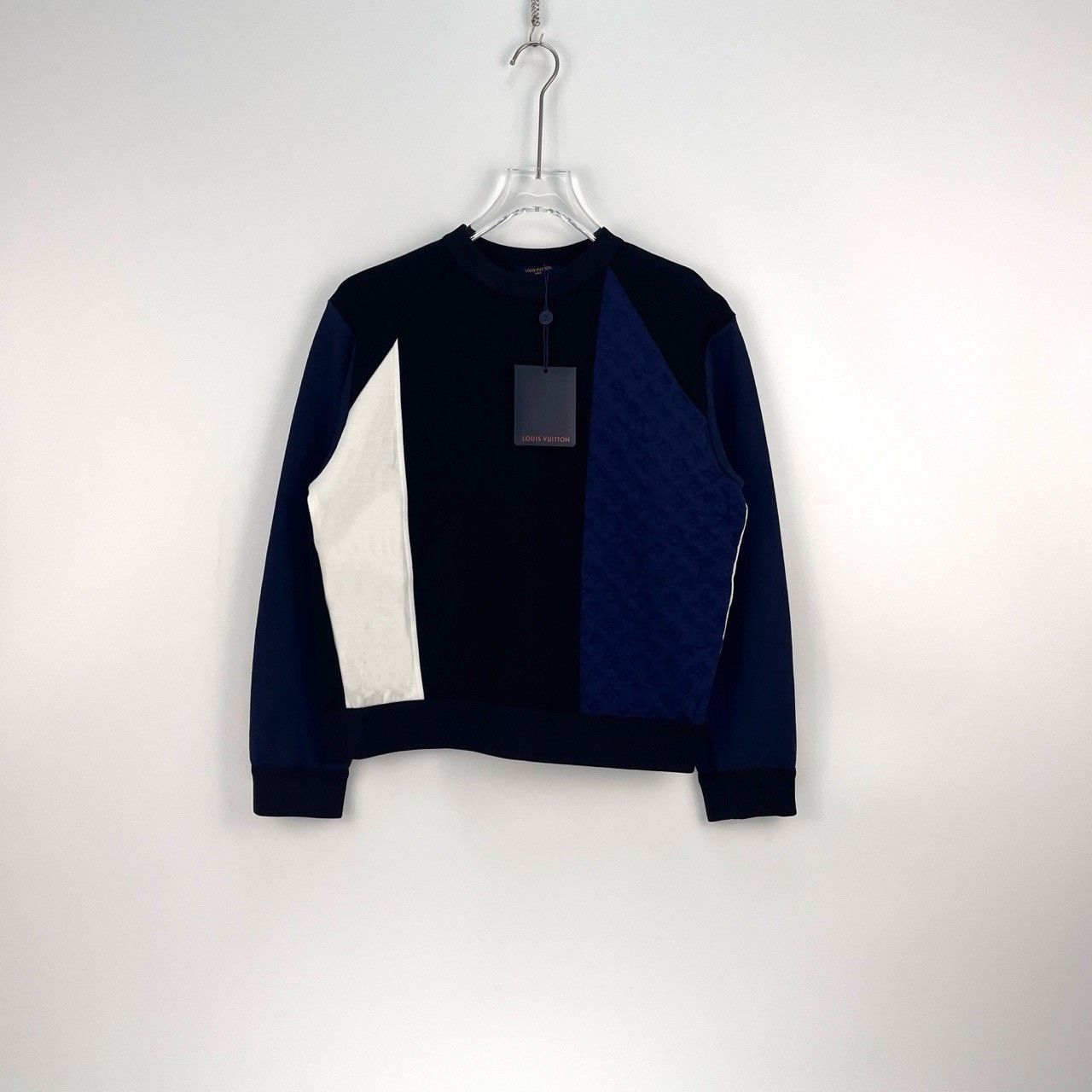 Louis Vuitton Louis Vuitton Blue, white and black contrast full logo patc Size US XS / EU 42 / 0 - 3 Thumbnail