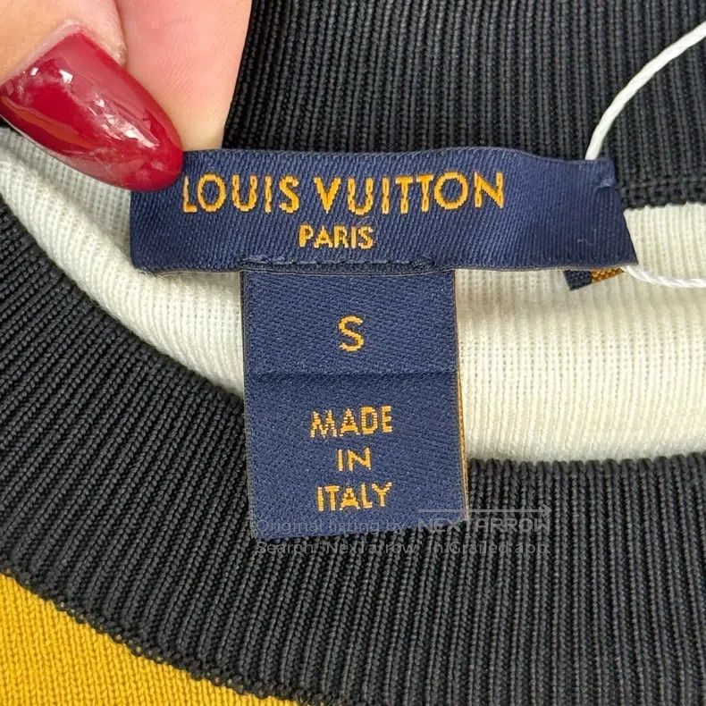 Louis Vuitton Louis Vuitton Color-block gold-button wool and silk-blend Size S / US 4 / IT 40 - 5 Thumbnail
